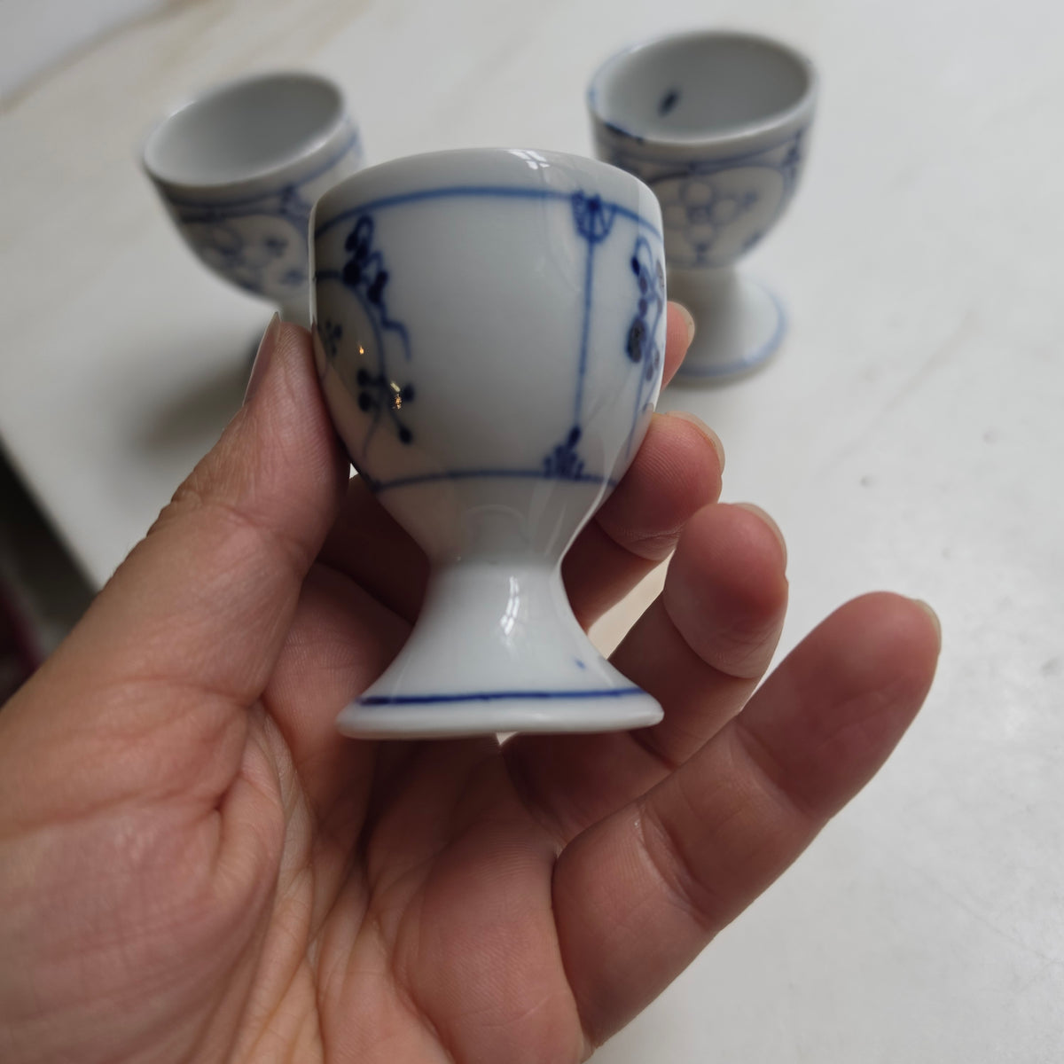 3er-Set Eierbecher aus Porzellan – Klassisches Blau-Weiß-Muster Strohblume