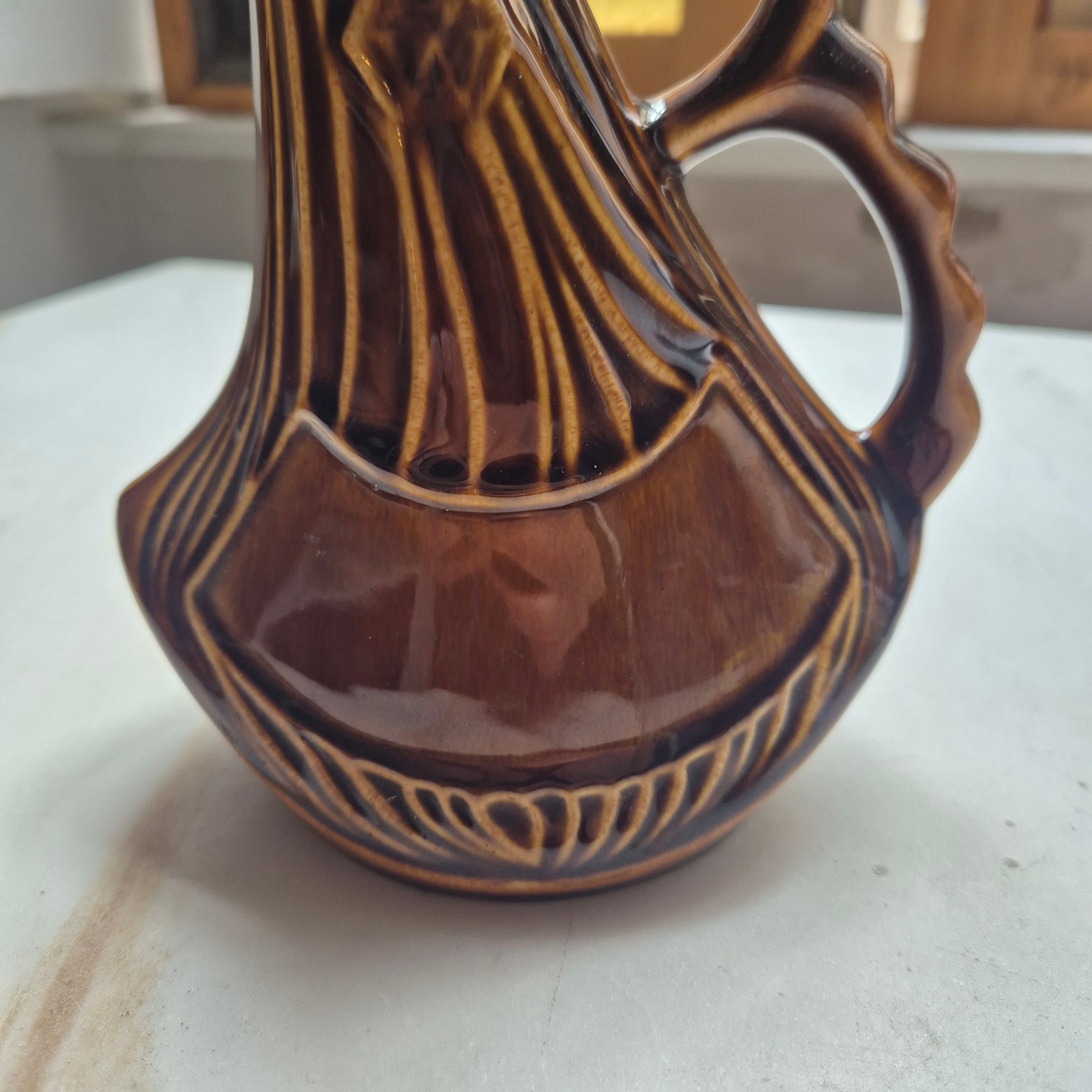 Braune Keramik Vase Krug glasiert 60er Jahre mit Henkel Midcentury