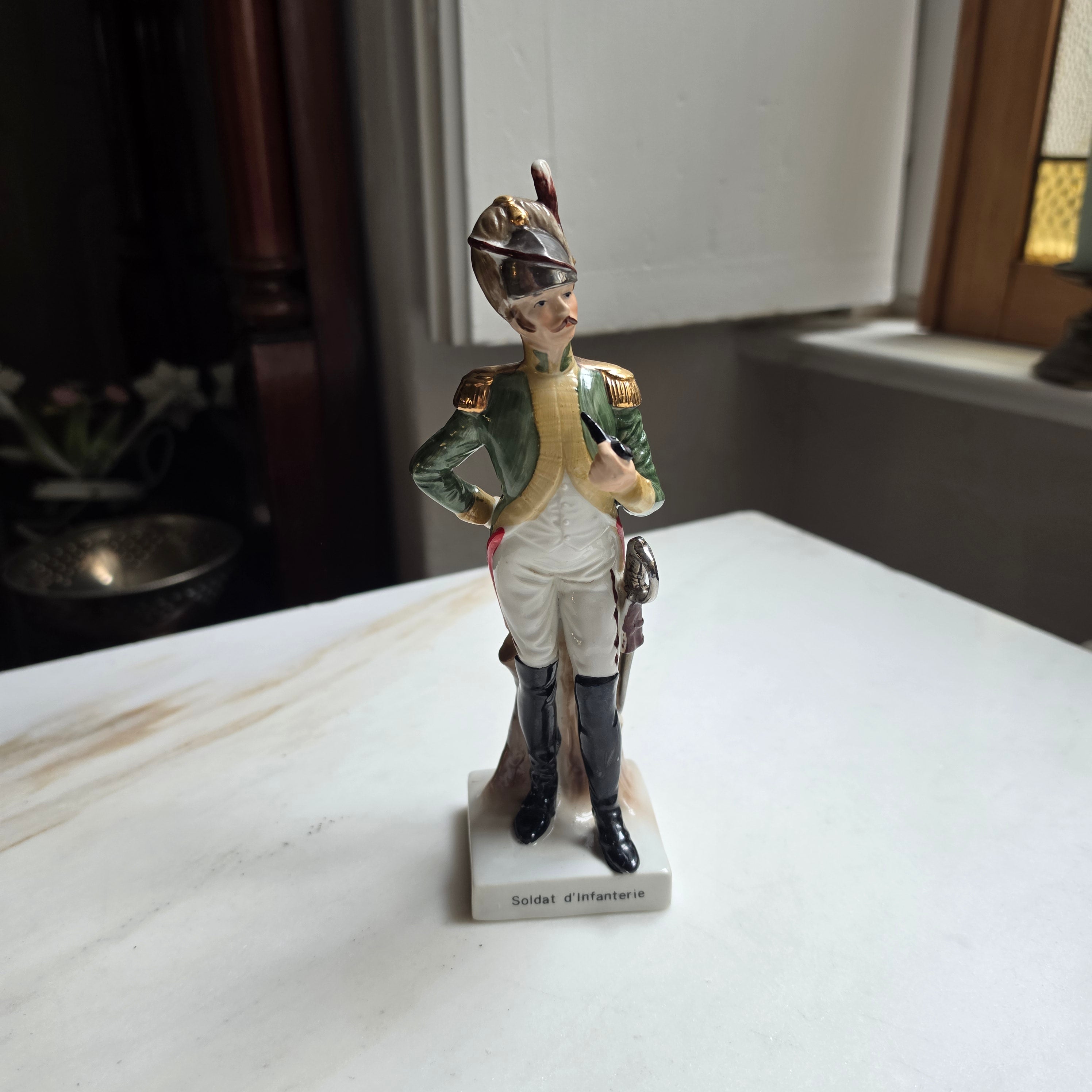 Sammelfigur Porzellan: „Soldat d'Infanterie“ – Offizier mit Pfeife & Säbel