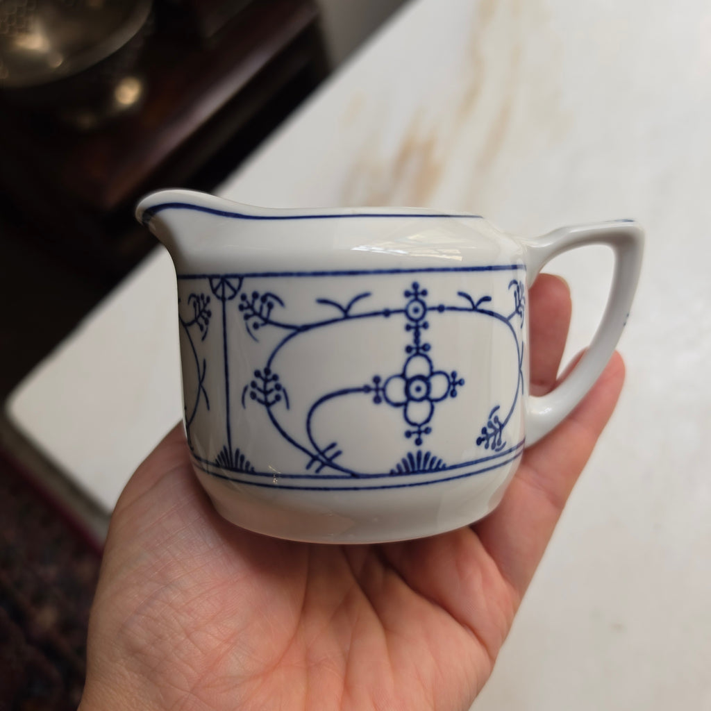 Altes Milchkännchen Sahnekännchen Blau Saks Strohblume Vintage DDR