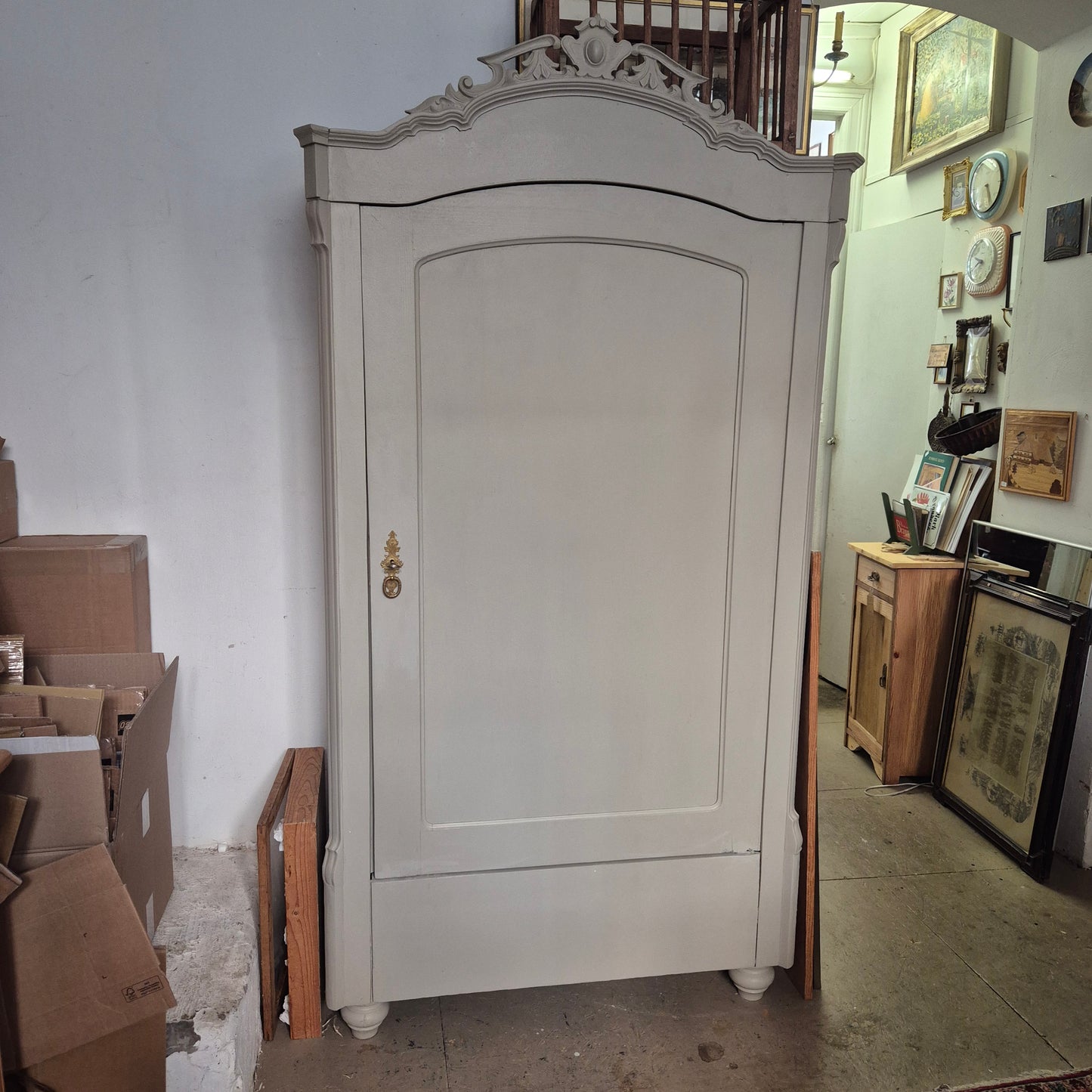 Reserviert für R.! Antiker Louis Phillipe Kleiderschrank von 1870 Graubeige 1-Türig