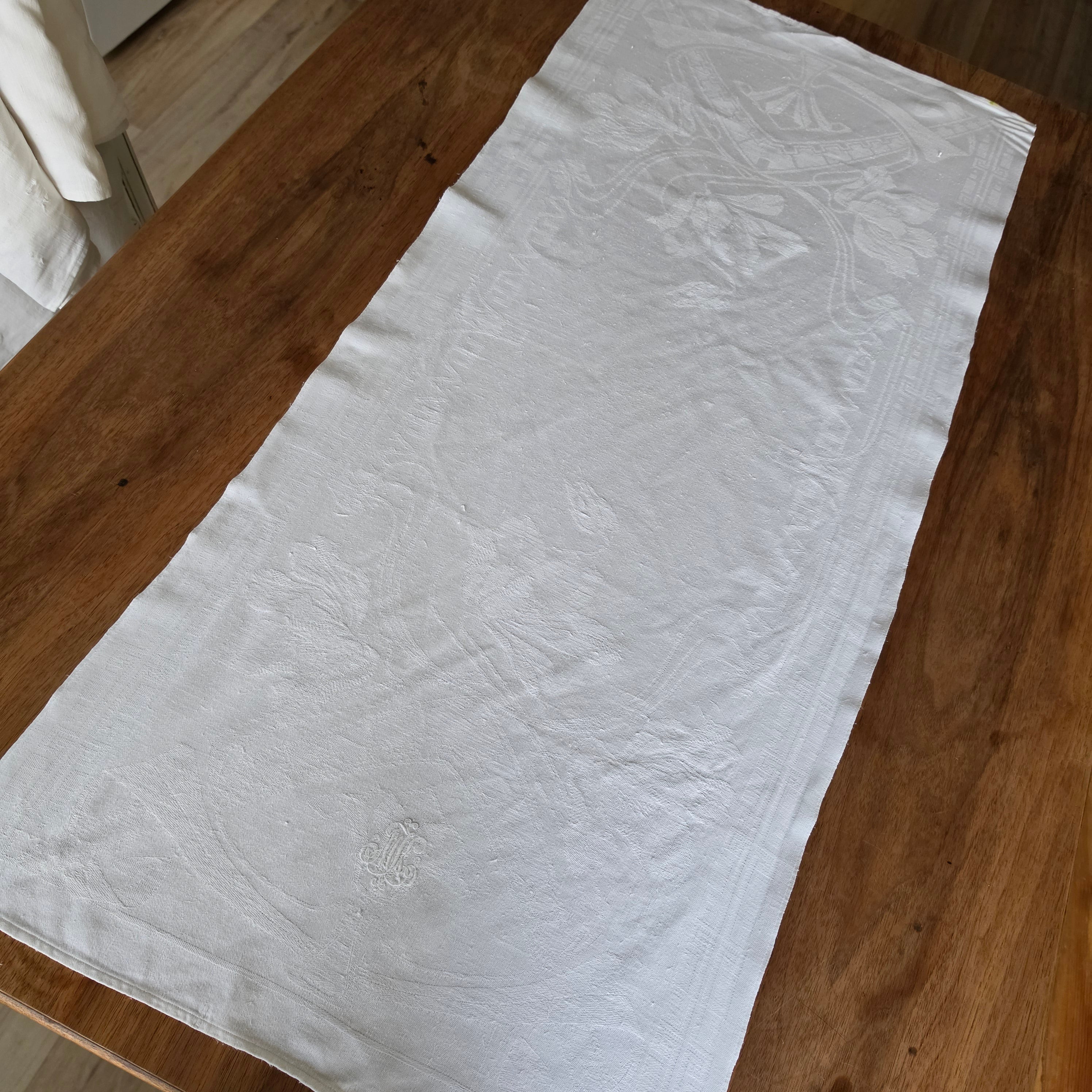Antikes Jugendstil Damast-Geschirrtuch mit handgesticktem Monogramm – Um 1900 - 49x112cm