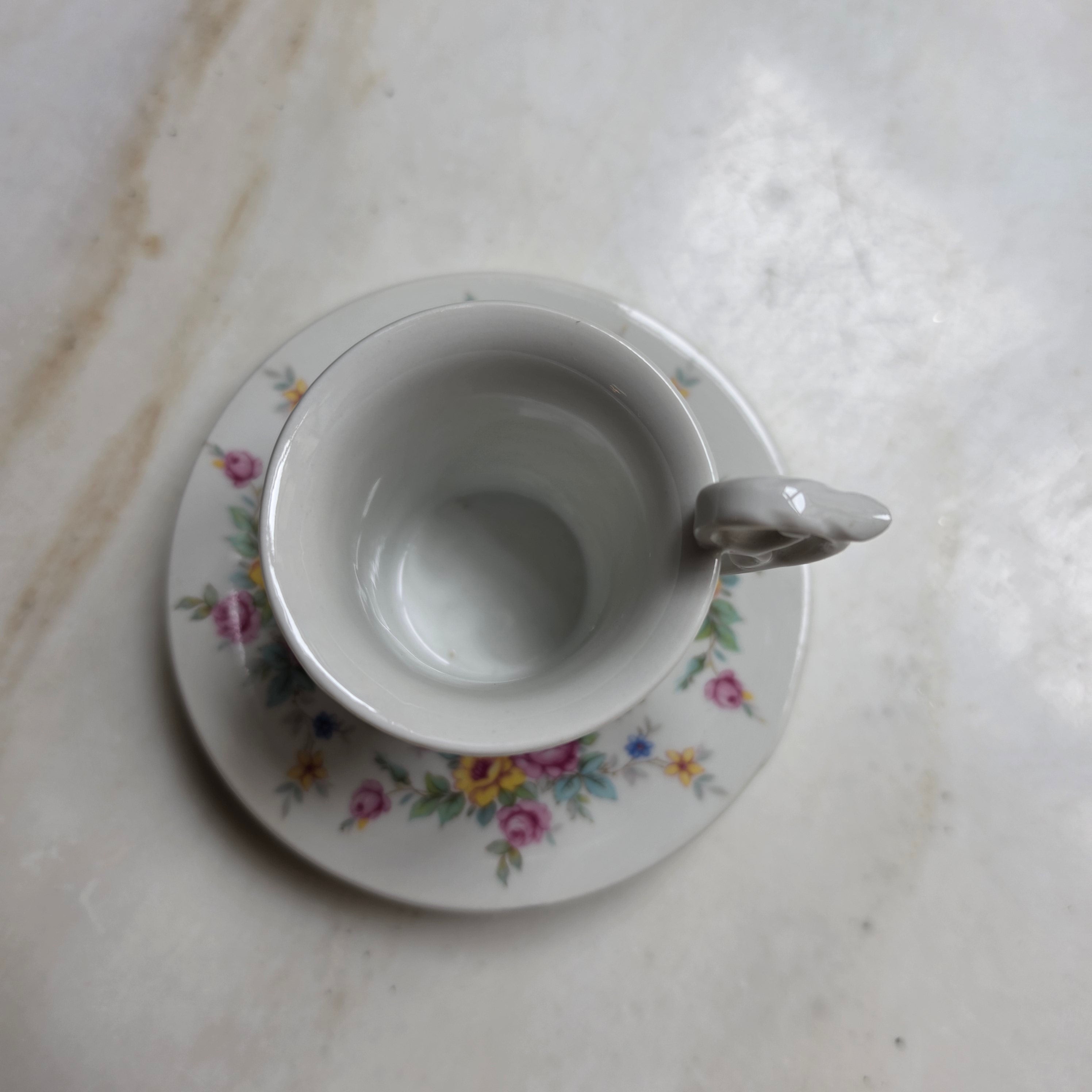 Vintage Kahla Mokkatasse mit Untertasse – Romantisches Blumenmuster & Zierhenkel