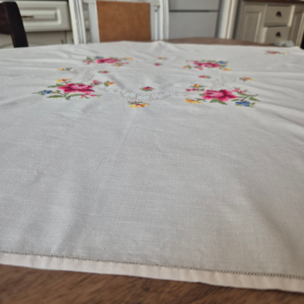 Antike Vintage Mitteldecke Tischdecke creme beige 80x85cm bestickt mit Rosen