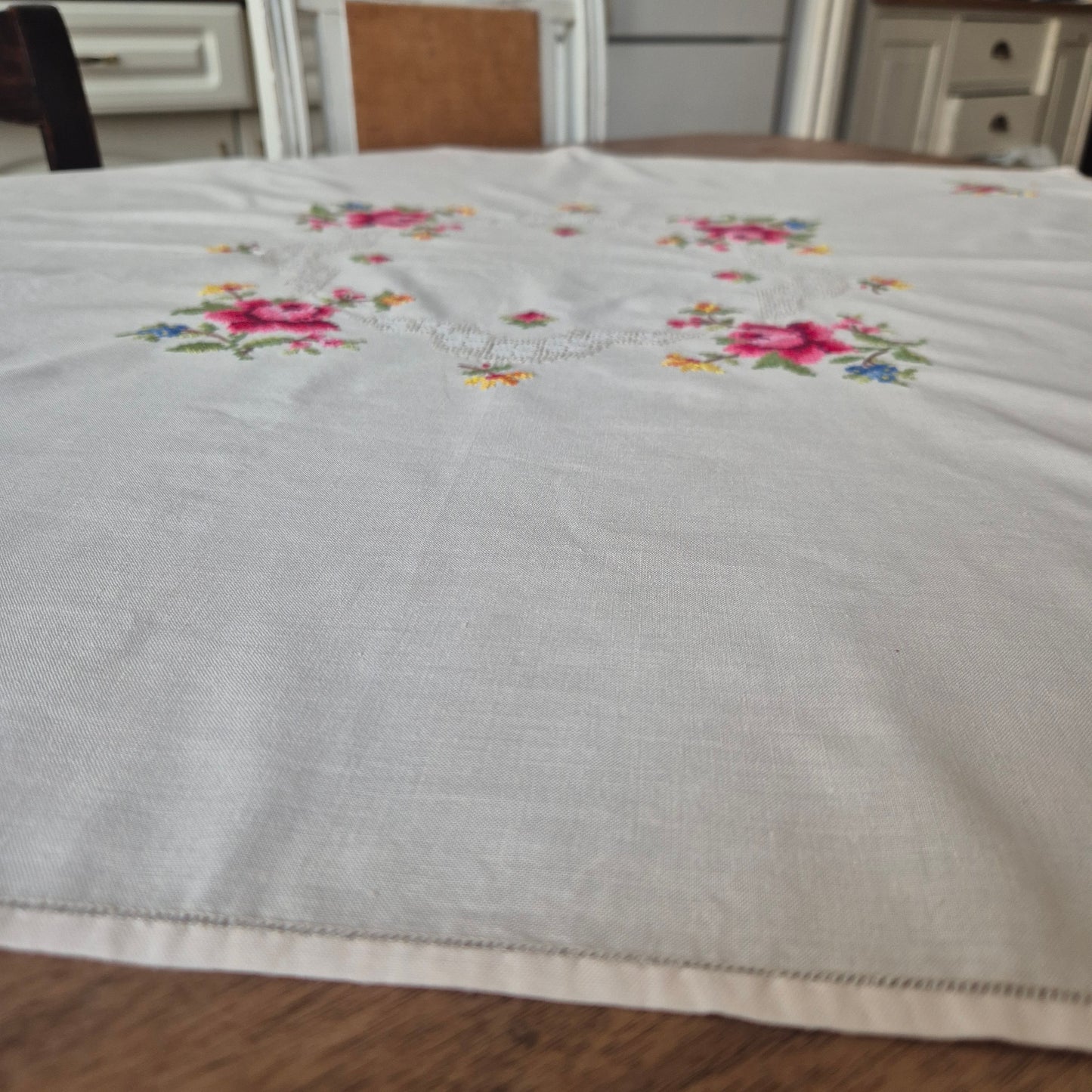 Antike Vintage Mitteldecke Tischdecke creme beige 80x85cm bestickt mit Rosen