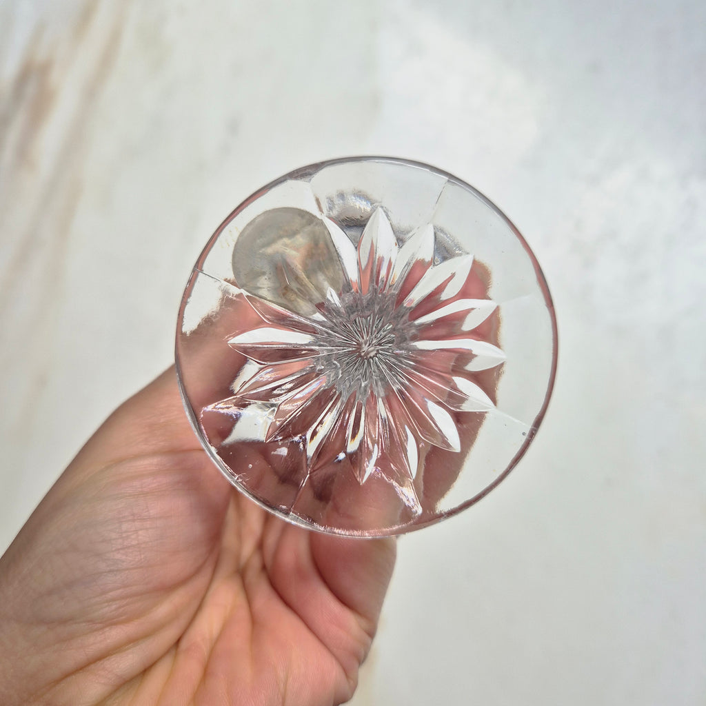 Vintage Bleikristall Hofbauer kleine Vase mit Vogelmotiv Weinrot