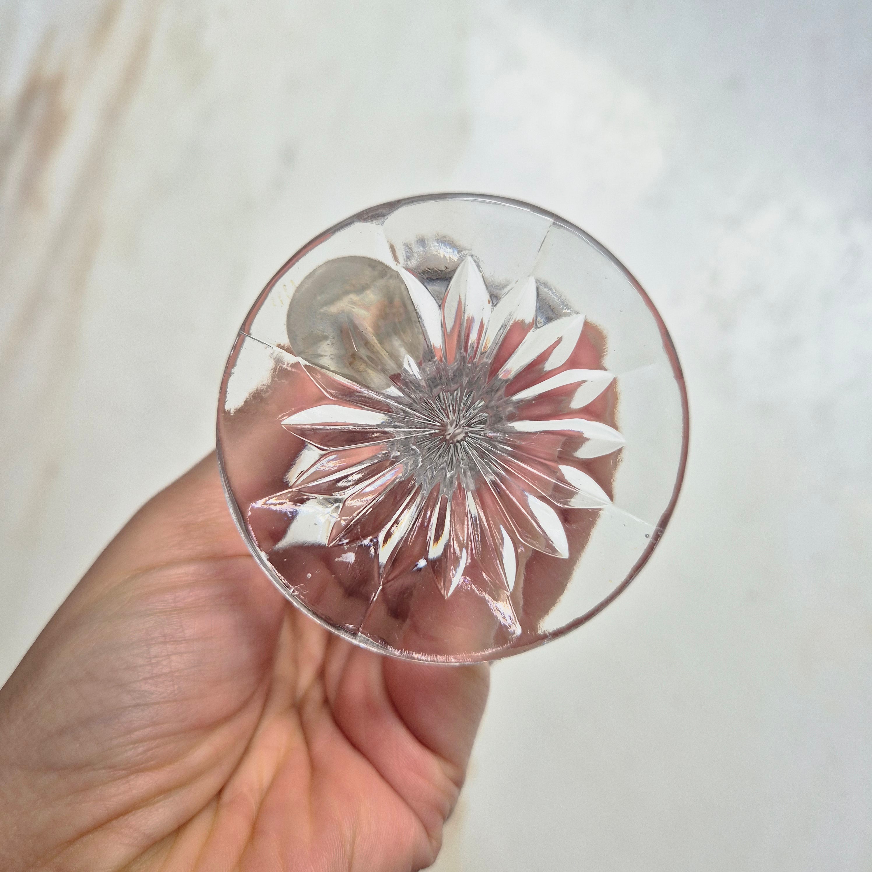 Vintage Bleikristall Hofbauer kleine Vase mit Vogelmotiv Weinrot