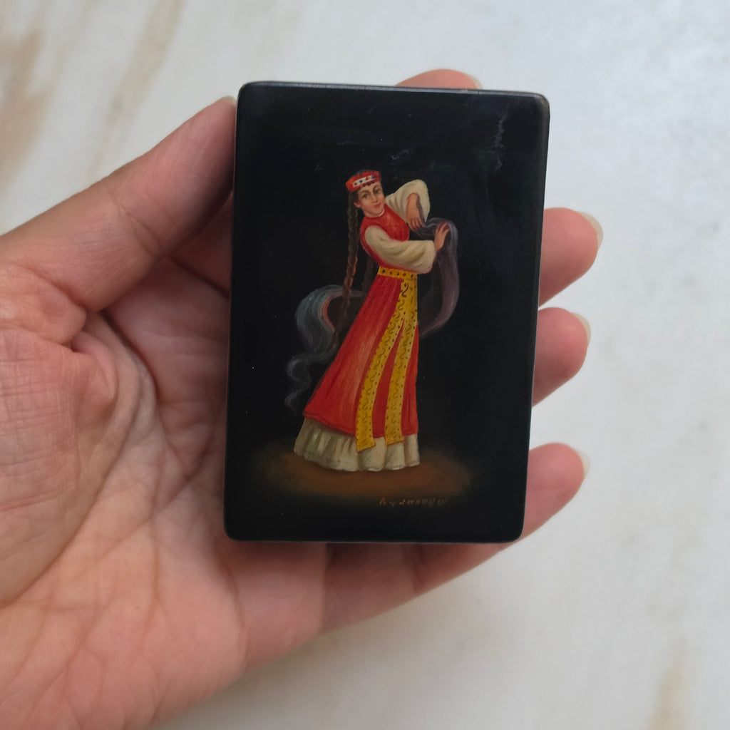 Handbemalte Russische Lackdose - Schmuckschatulle mit Palekh- Fedoskino Motiven – Traditionelle Miniaturmalerei