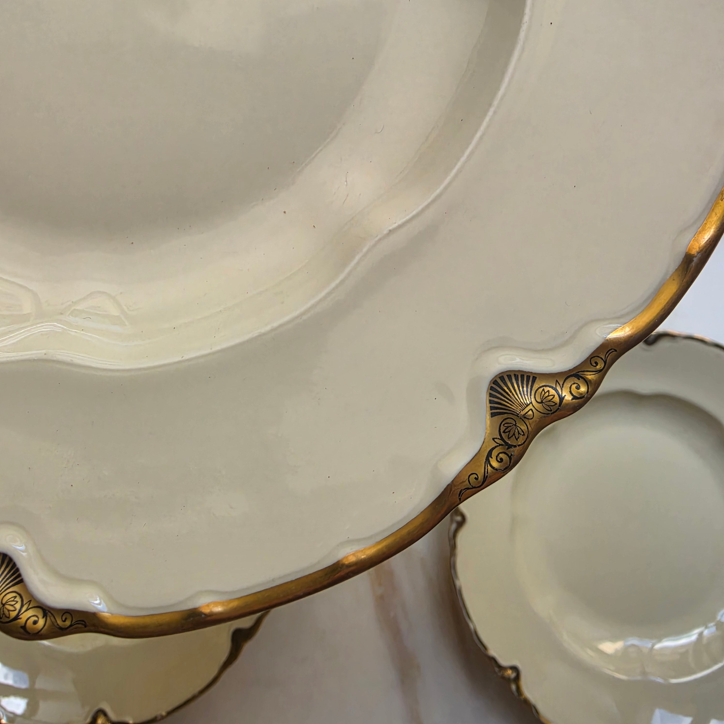 Antike Schönwald Porzellan-Essteller mit Goldrand & Muschelrelief (5er-Set) – Elfenbein/Creme