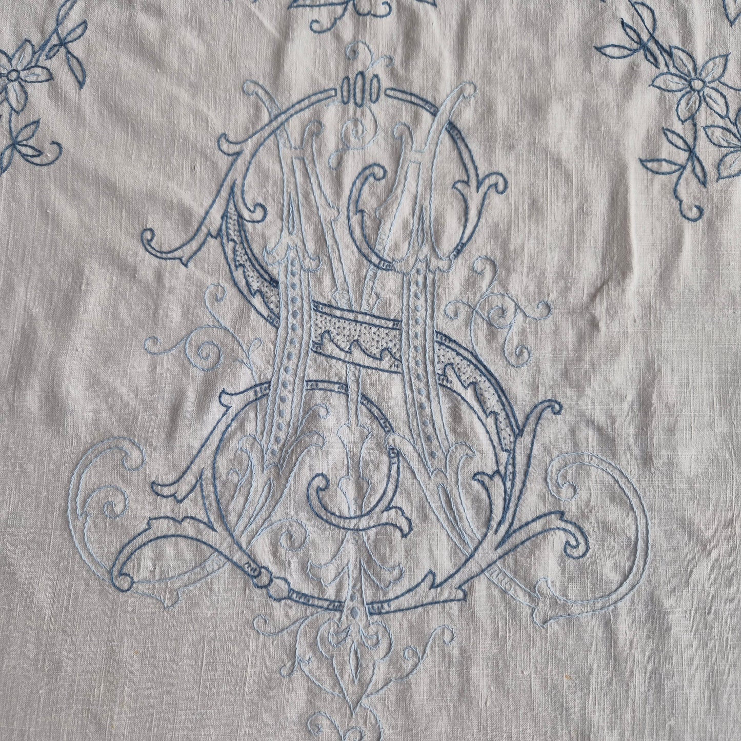 Antikes Überhandtuch Gardine blau weiß handmade 80x109cm Mini Stockflecken und Monogram M.S.