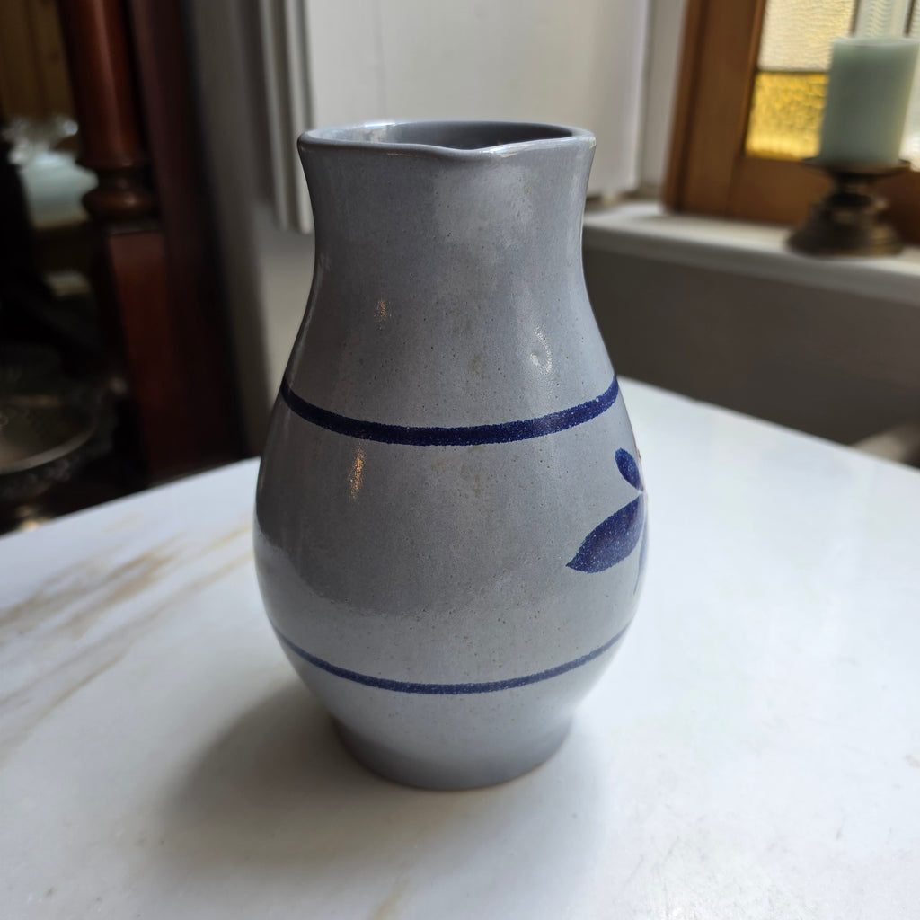 Vintage Keramik-Krug „Blumen-Dekor“ – Handmade - grau blau