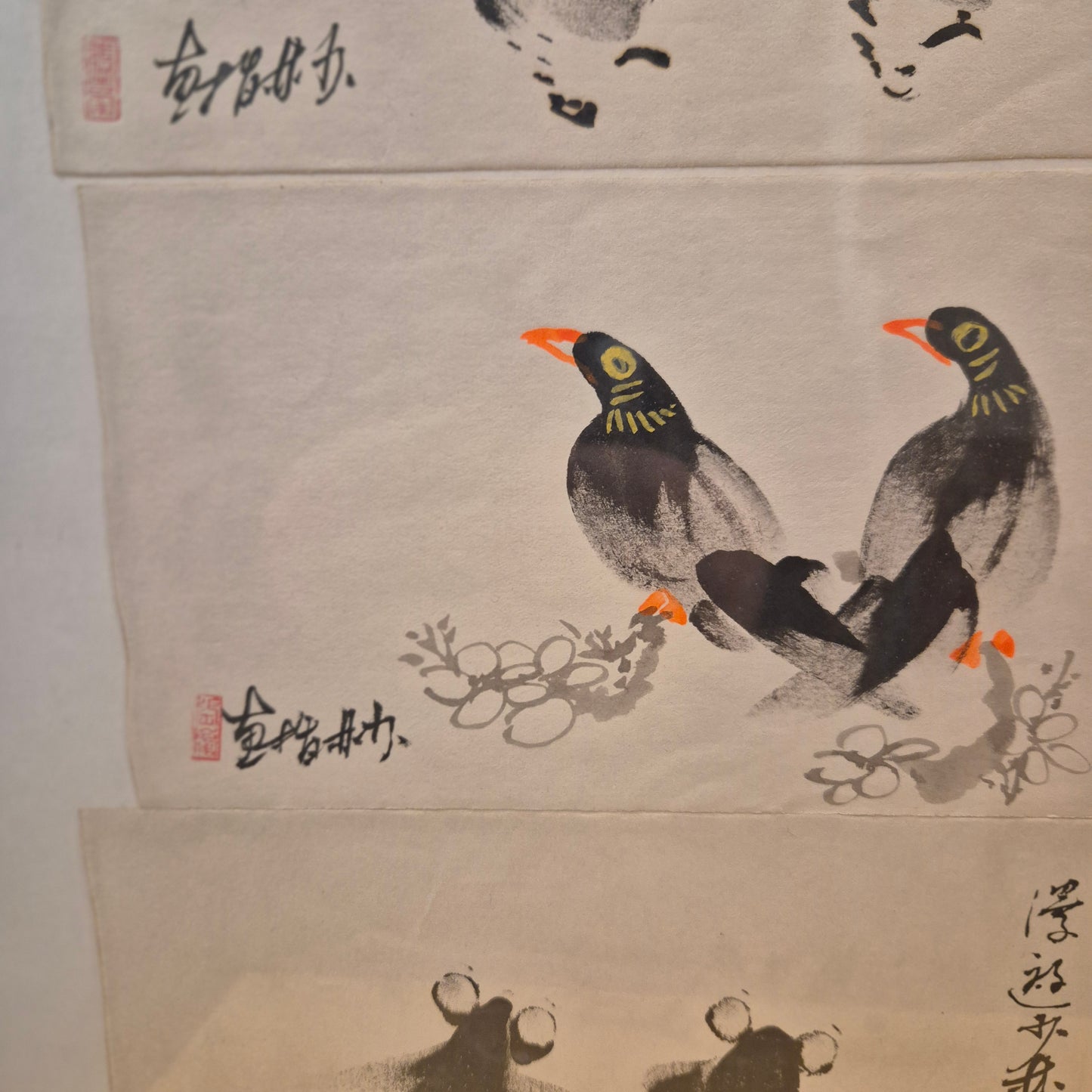 3 kleine chinesische Tuschemalereien im Stil von Qi Baishi - Goldfische , Vögel, Frau sitzend