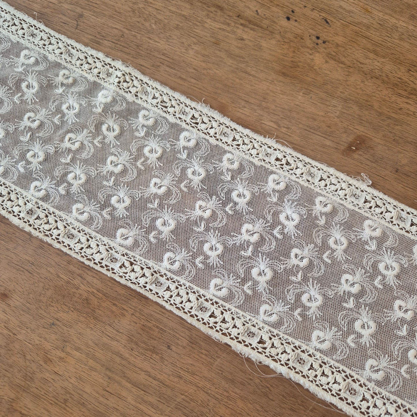 1x Antike handgemachte Spitze Borte Stickerei 16x78cm Zierdeckchen