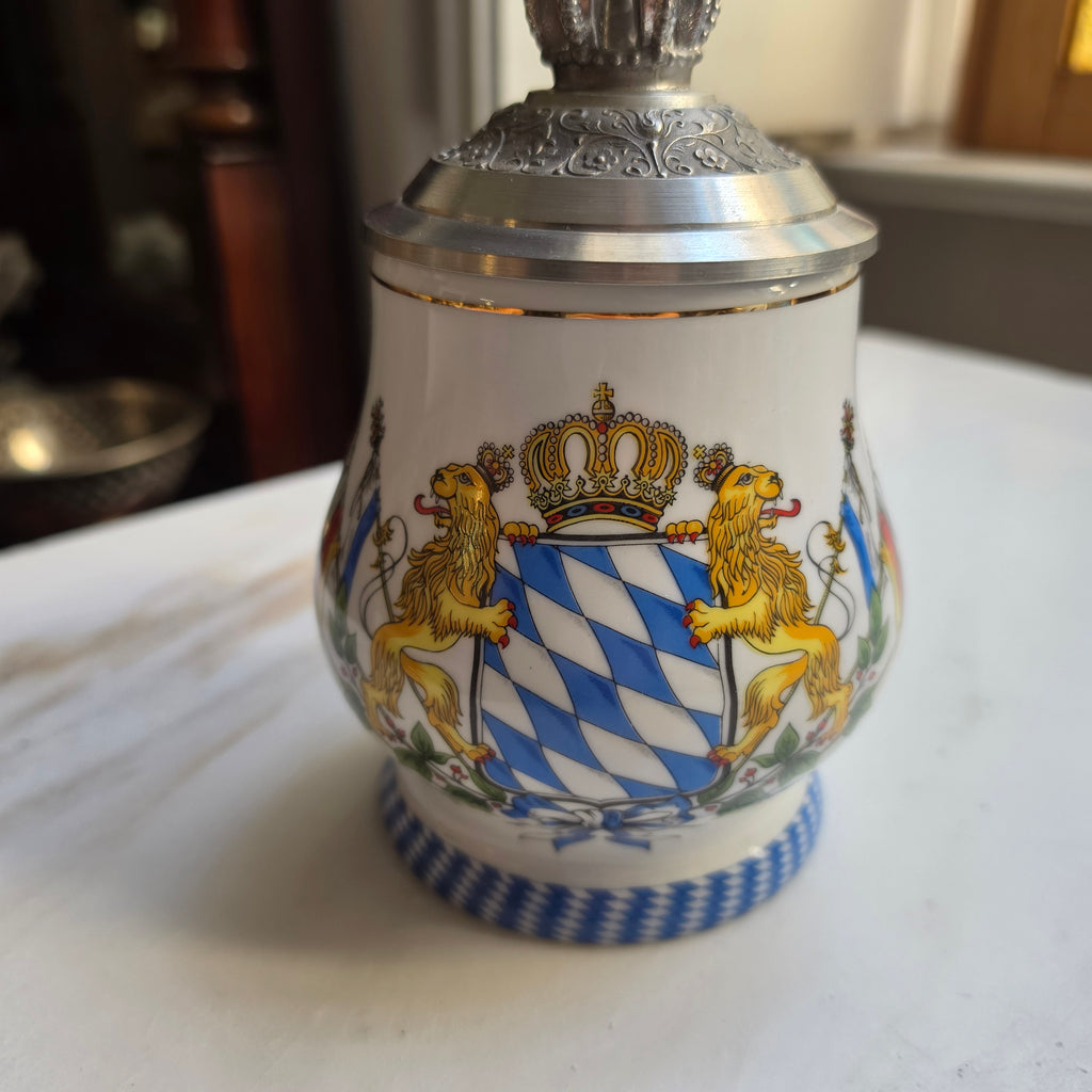 Exklusiver Porzellan-Bierkrug mit Zinndeckel – Bayerisches Wappen & Krone - Kühr Sandizell (Limitierte Auflage)