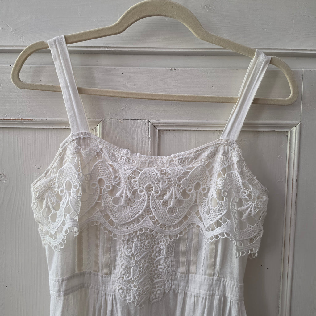 Romantisches Vintage Trägerkleid – Weißes Halbleinen & Spitze (Handgemachtes Unikat)
