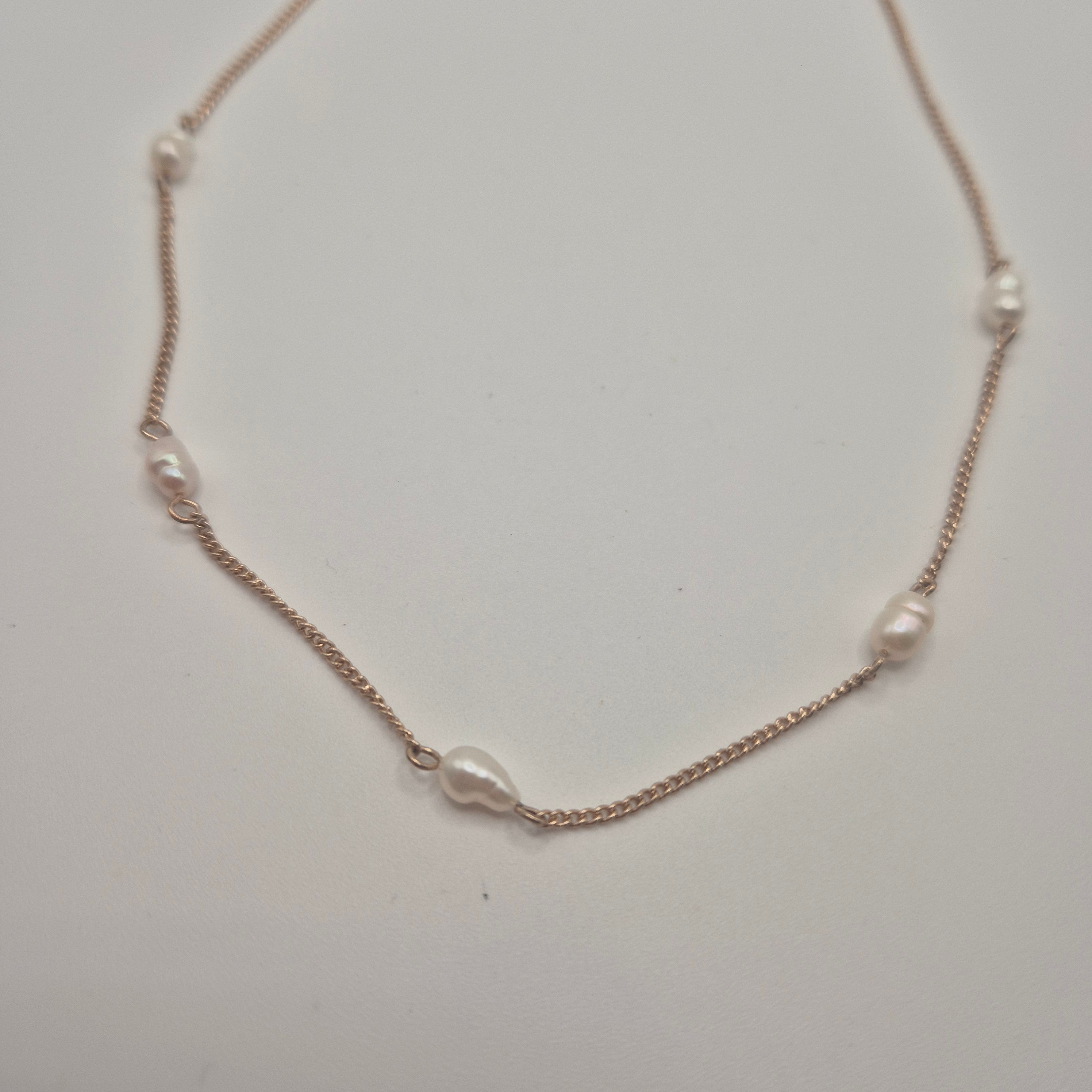Elegante Gliederkette mit Perlen-Akzenten (Gold-Optik)