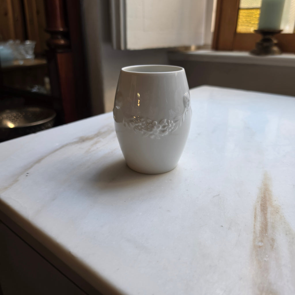 Edle Vintage Hutschenreuther Selb Porzellan-Vase - Becher mit Relief-Festonguirlande – Weißes Porzellan