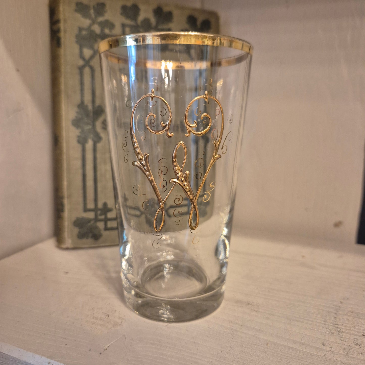 Antikes Jugendstil Glas Trinkglas mit goldenem Buchstabe W Monogramm W.