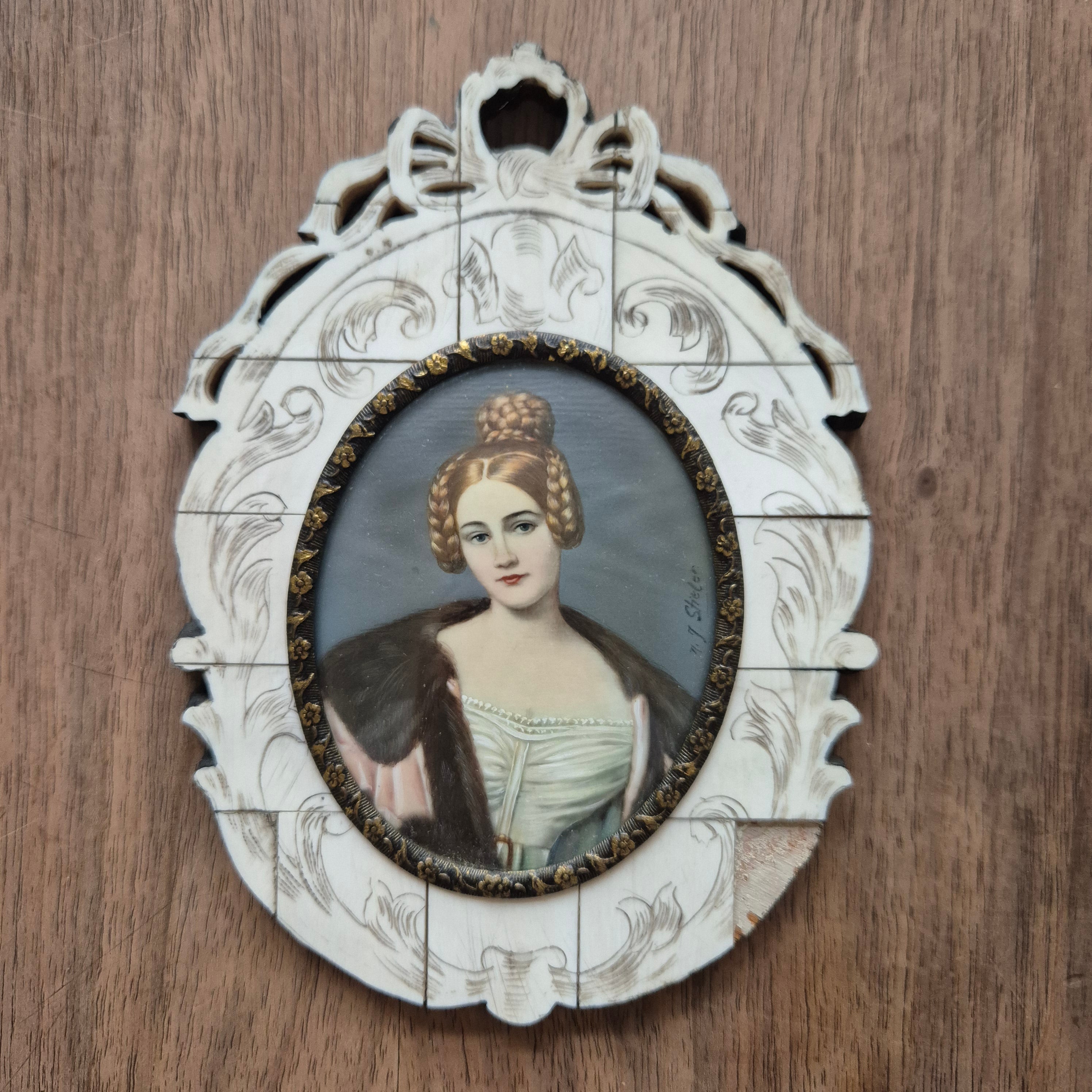 Antike viktorianische Miniaturmalerei / Lupenmalerei Porträt "Caroline von Holnstein" auf Bein / Porzellan Holz