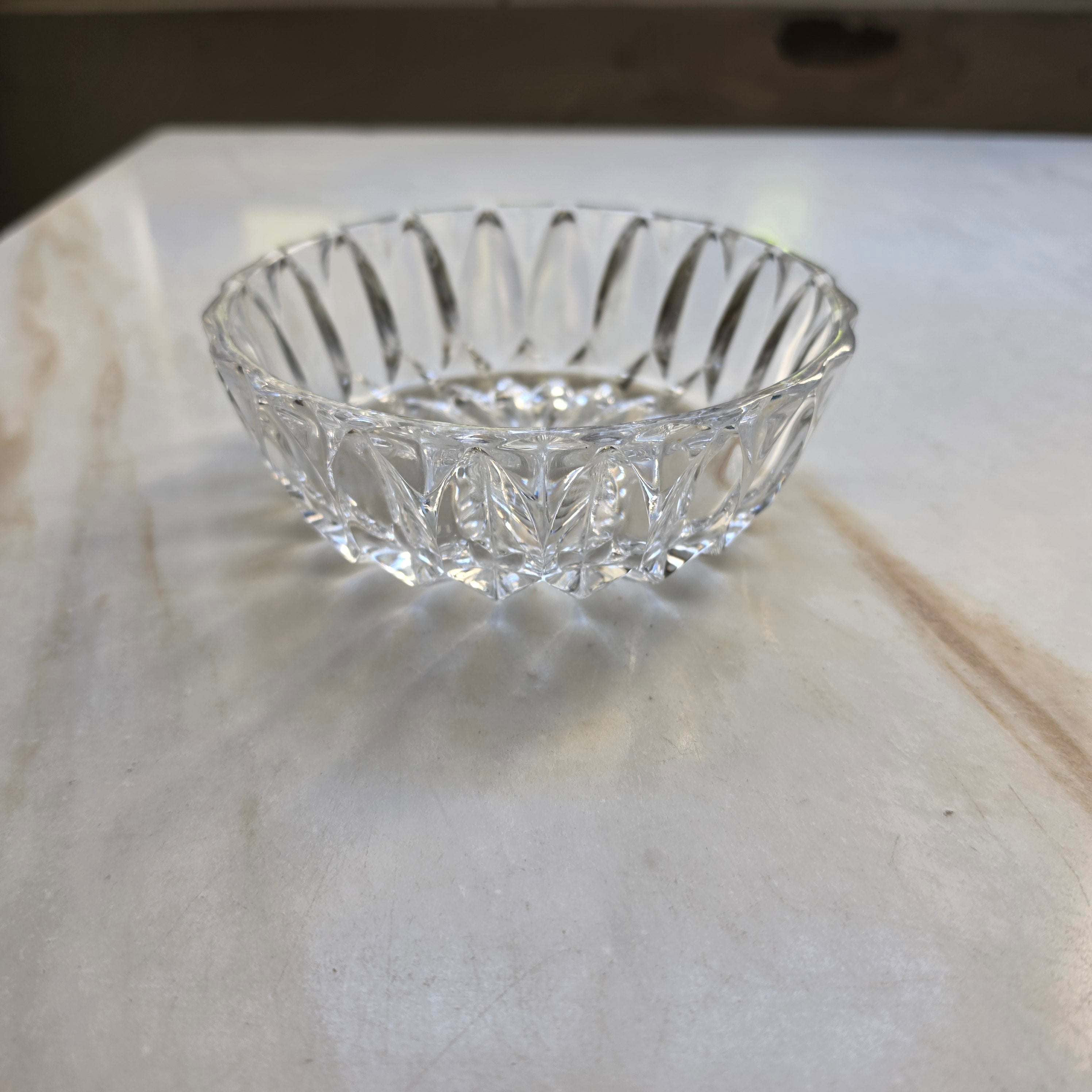 Vintage Glasschale in Kristalloptik für Nascherein