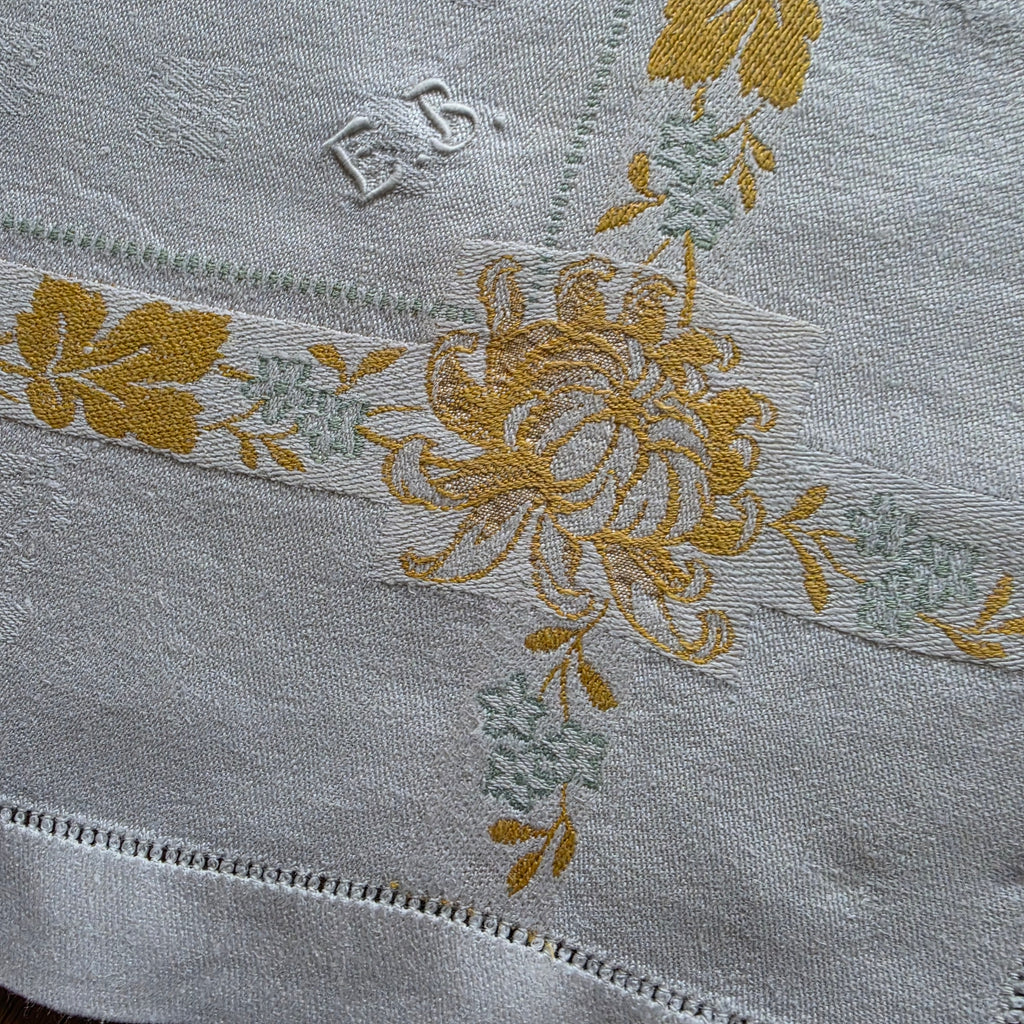 Elegante Vintage-Stoffserviette Zierdeckchen mit floraler Stickerei - Monogramm E.B.