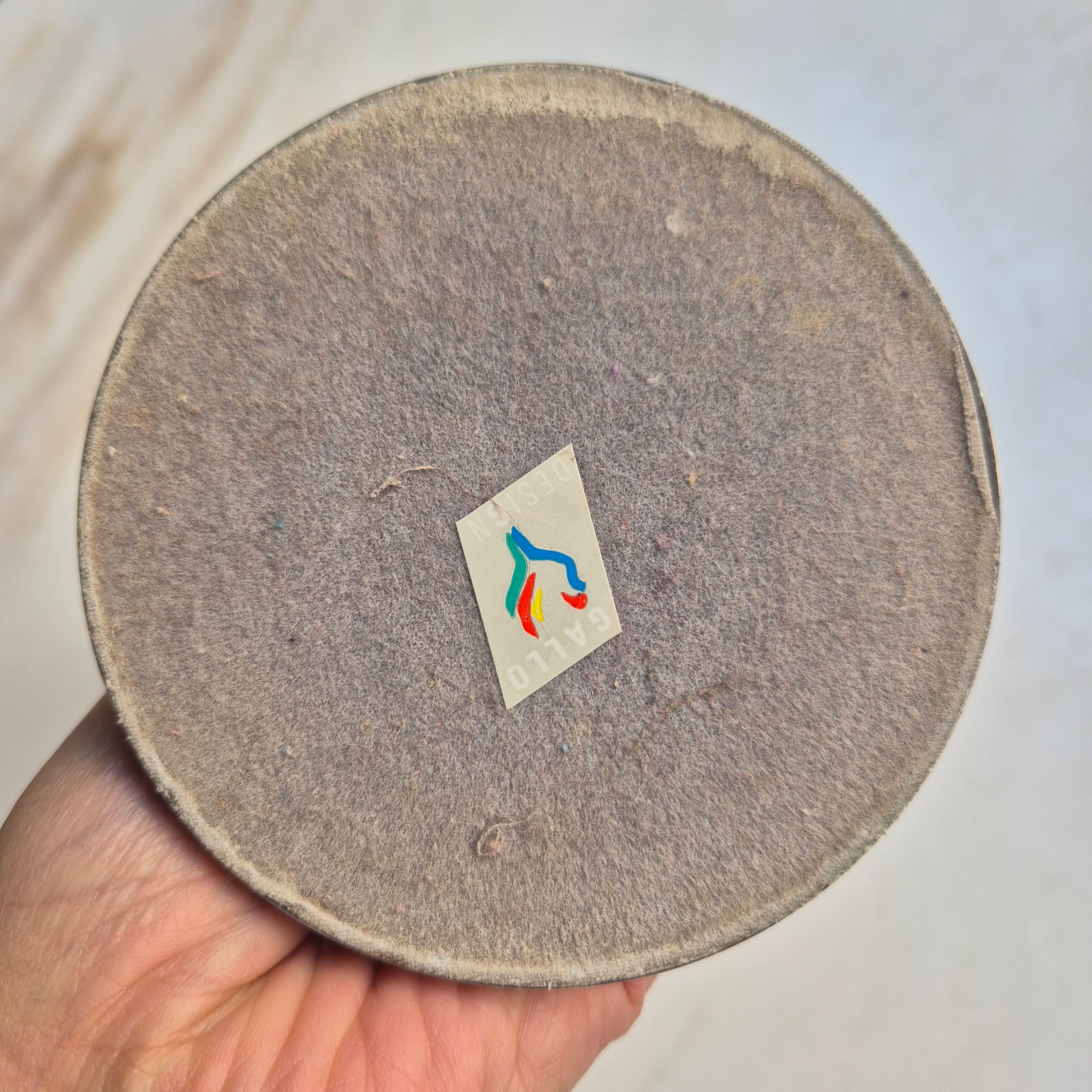 Kunsthandwerklicher Kerzenständer mit Holzelement - versilbert