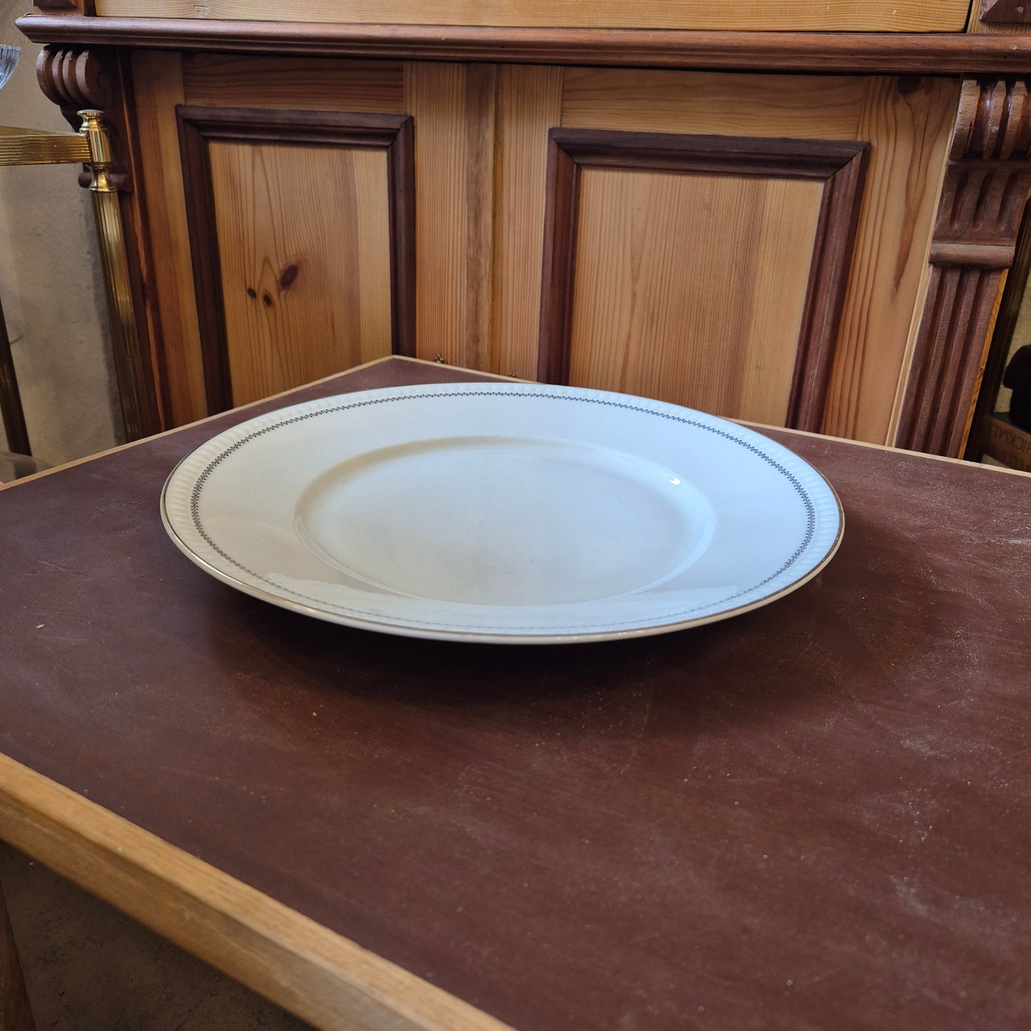 Alter Vintage Silesia großer Porzellan Teller zum Servieren weiß