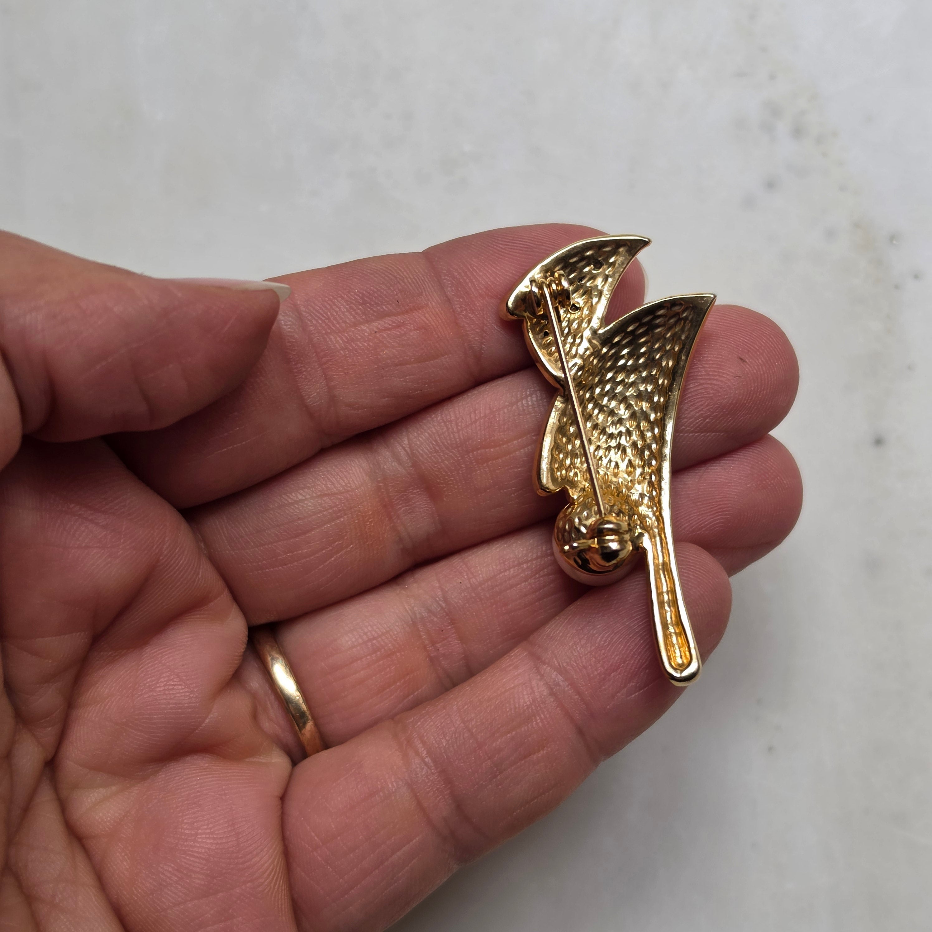 Elegante Vintage-Brosche im Segelschiff-Design – Goldfarben mit Kunstperle & Strass