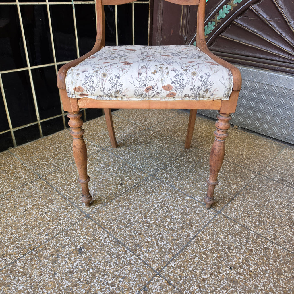 Antiker Biedermeier Stuhl - gepolstert - Nussbaumholz