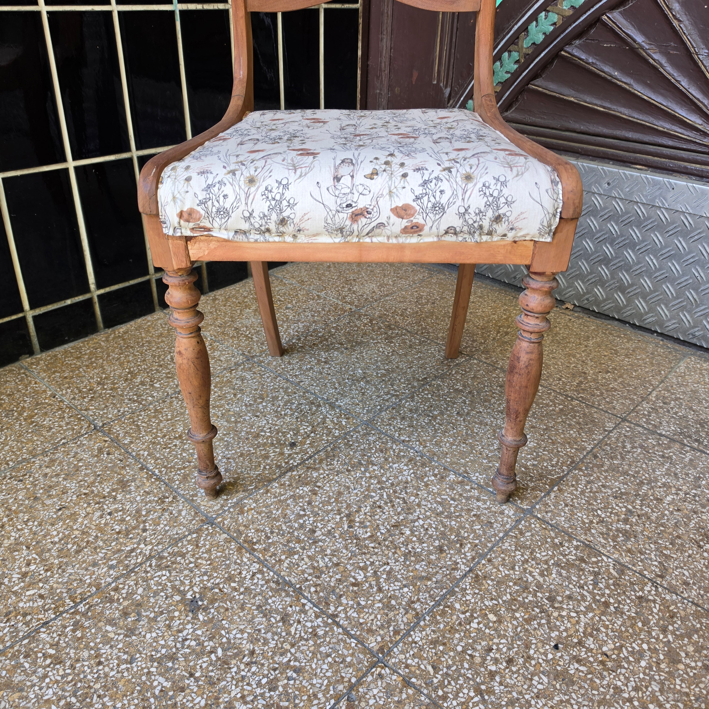 Antiker Biedermeier Stuhl - gepolstert - Nussbaumholz