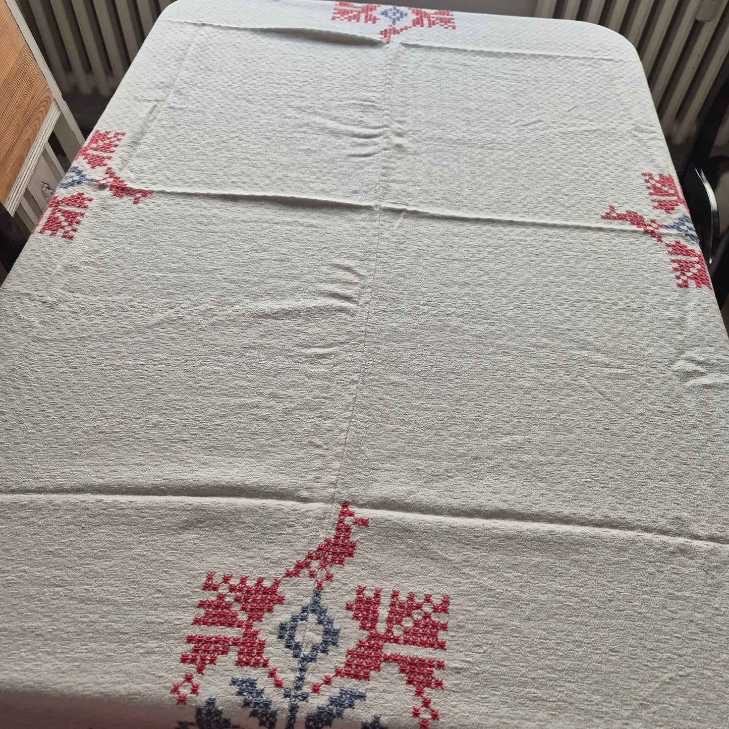 Antike Leinen Baumwolle Tischdecke 150x190cm weiß mit Kreuzstickerei blau rot