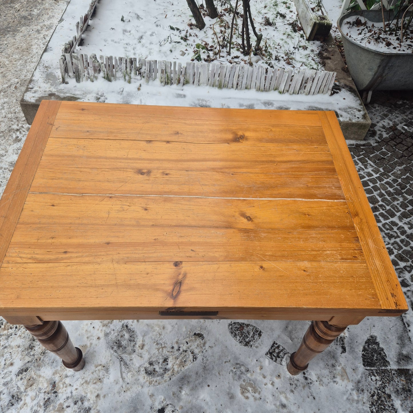 Antiker Gründerzeit Tisch - ausziehbar mit gedrechselten Füßen & Schublade