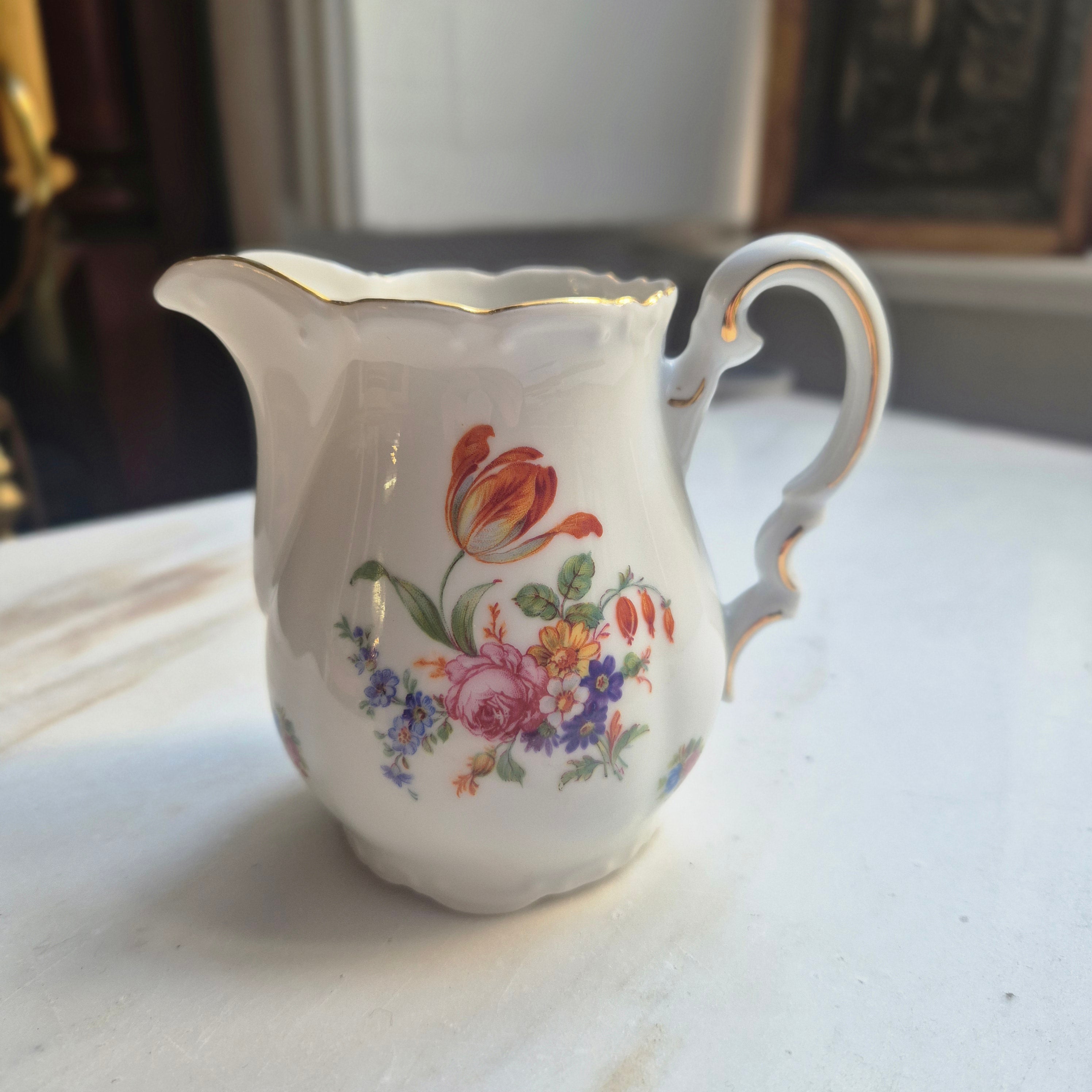 Antikes kleines Milchkännchen von Bavaria Porzellan Germany mit Blumendekor Tulpe