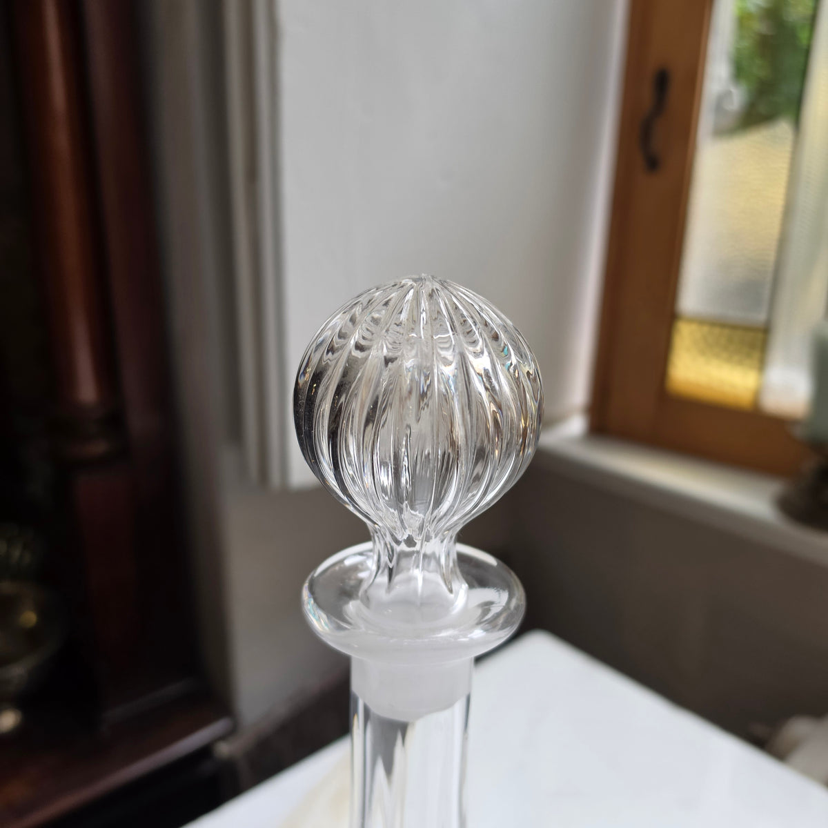 Edle Kristall-Karaffe mit Schliff & Kugelstopfen – Elegante Dekantierflasche für Whiskey, Likör & Wein