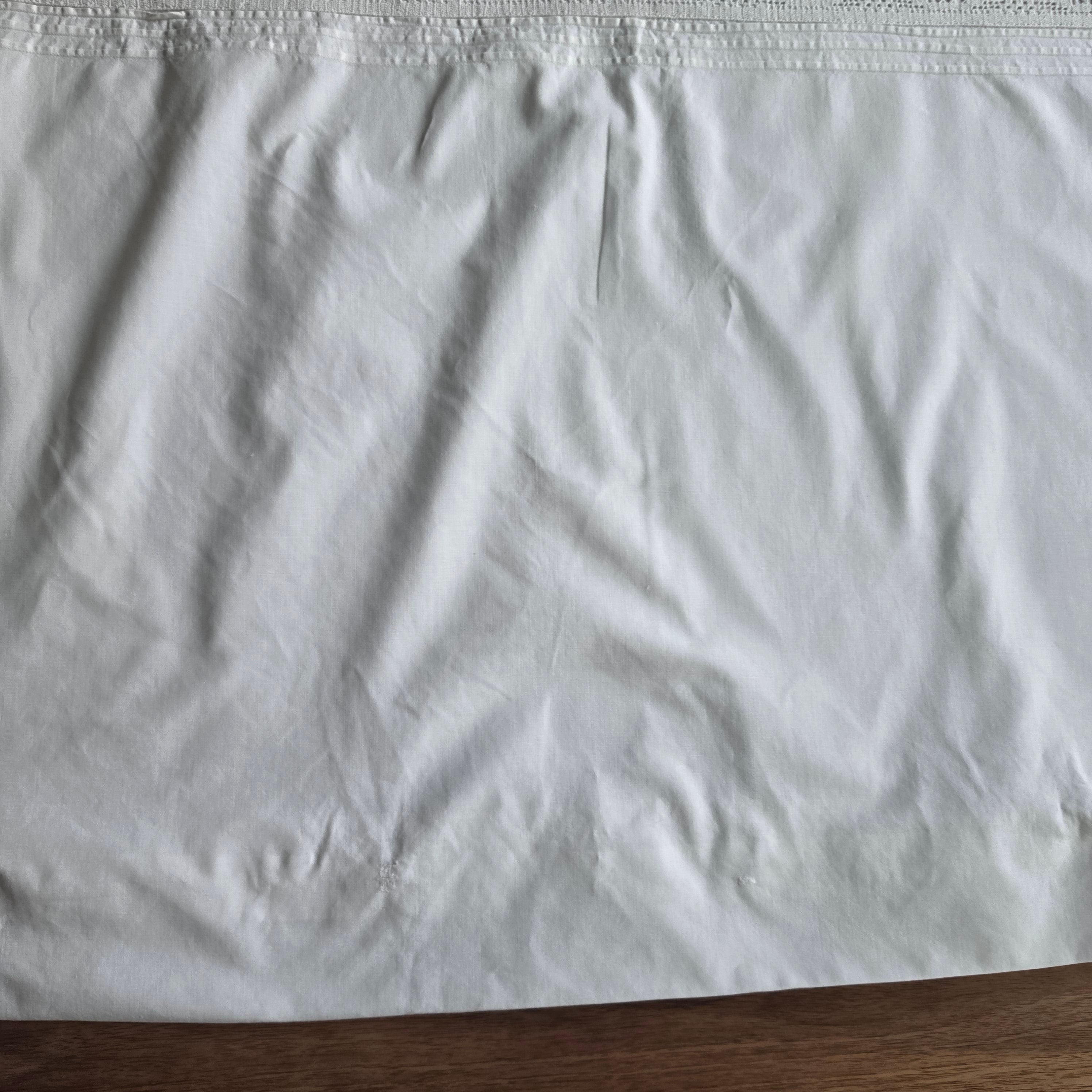 Baumwolle Upcycling-Potenzial pur: Shabby Chic Kissenhülle mit Häkelspitze - 65x75cm