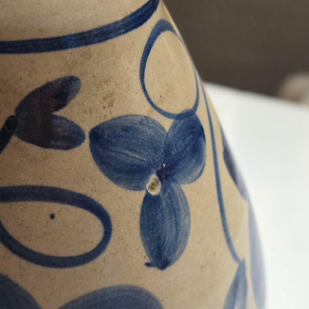 Klassischer Westerwälder Steinzeug-Krug – Handbemaltes Bembel-Design