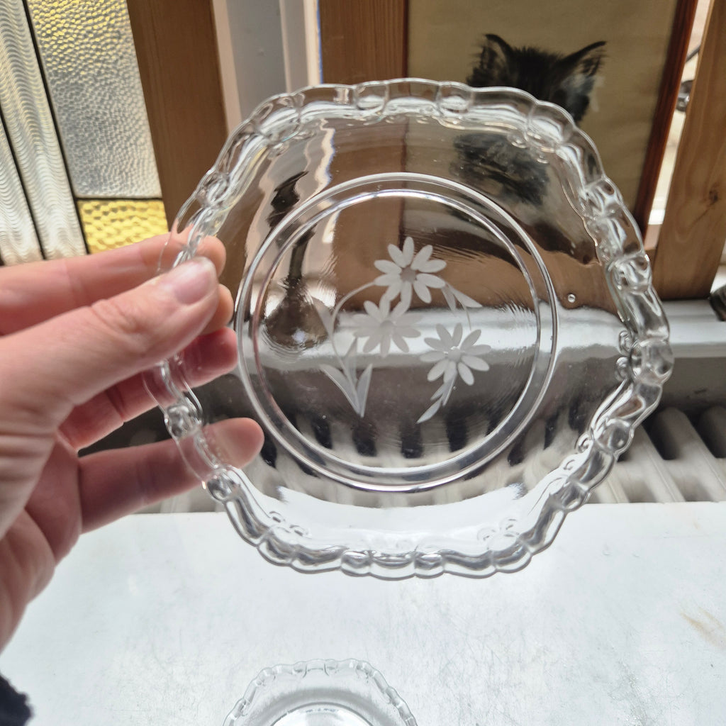 6x Vintage Glas oder Bleikristall Schalen Kuchen Teller mit Blumenmuster