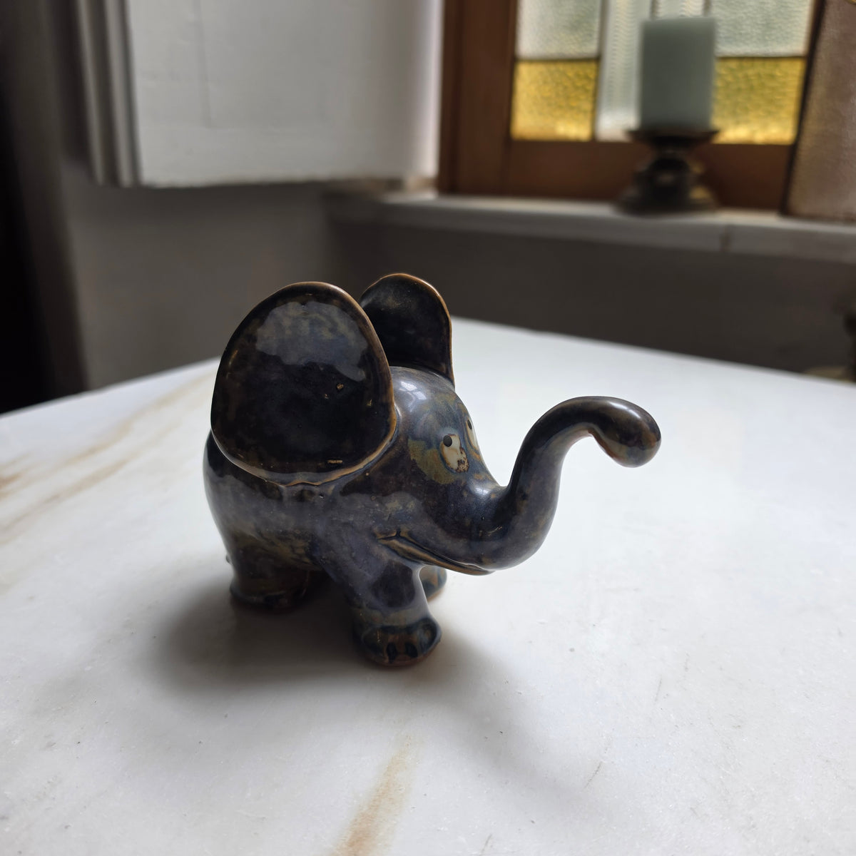 Handgefertigte Keramik-Elefantenfigur – Blau-Gefleckt