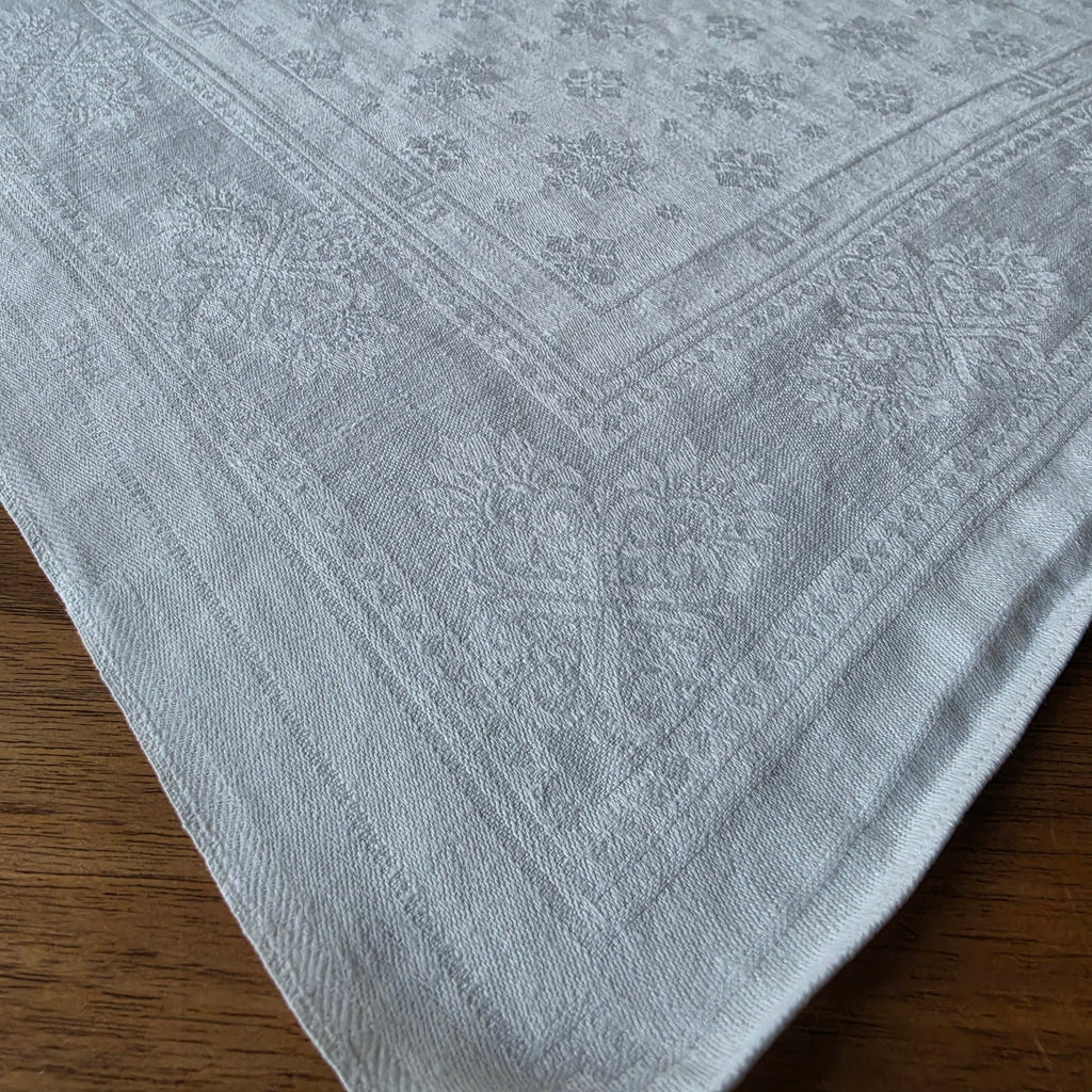 Antike Jugendstil-Damast-Serviette - Mitteldecke mit kunstvollem Monogramm D.L. 60x62cm