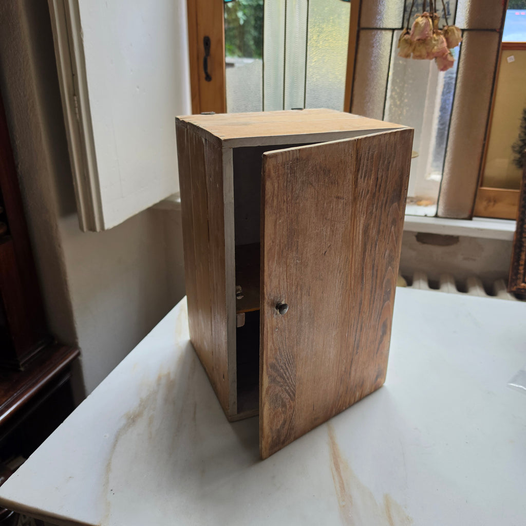 Rustikale Vintage-Holzkiste mit Deckel & Innenfach – Charmanter Holzkasten im Shabby Chic - Landhausstil