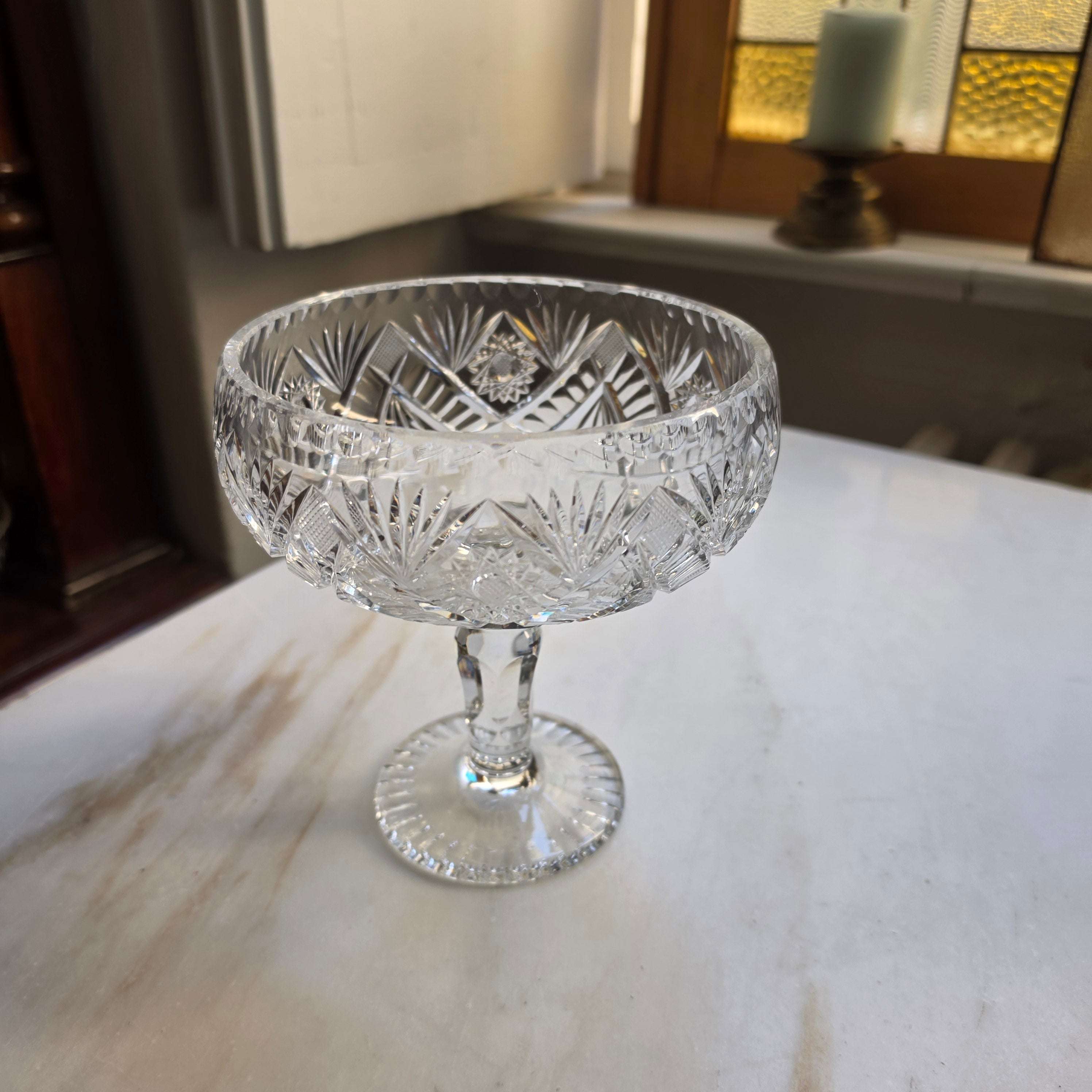 Antike Bleikristall Fußschale mit Brillantschliff - Elegante Kristallschale auf Standfuß