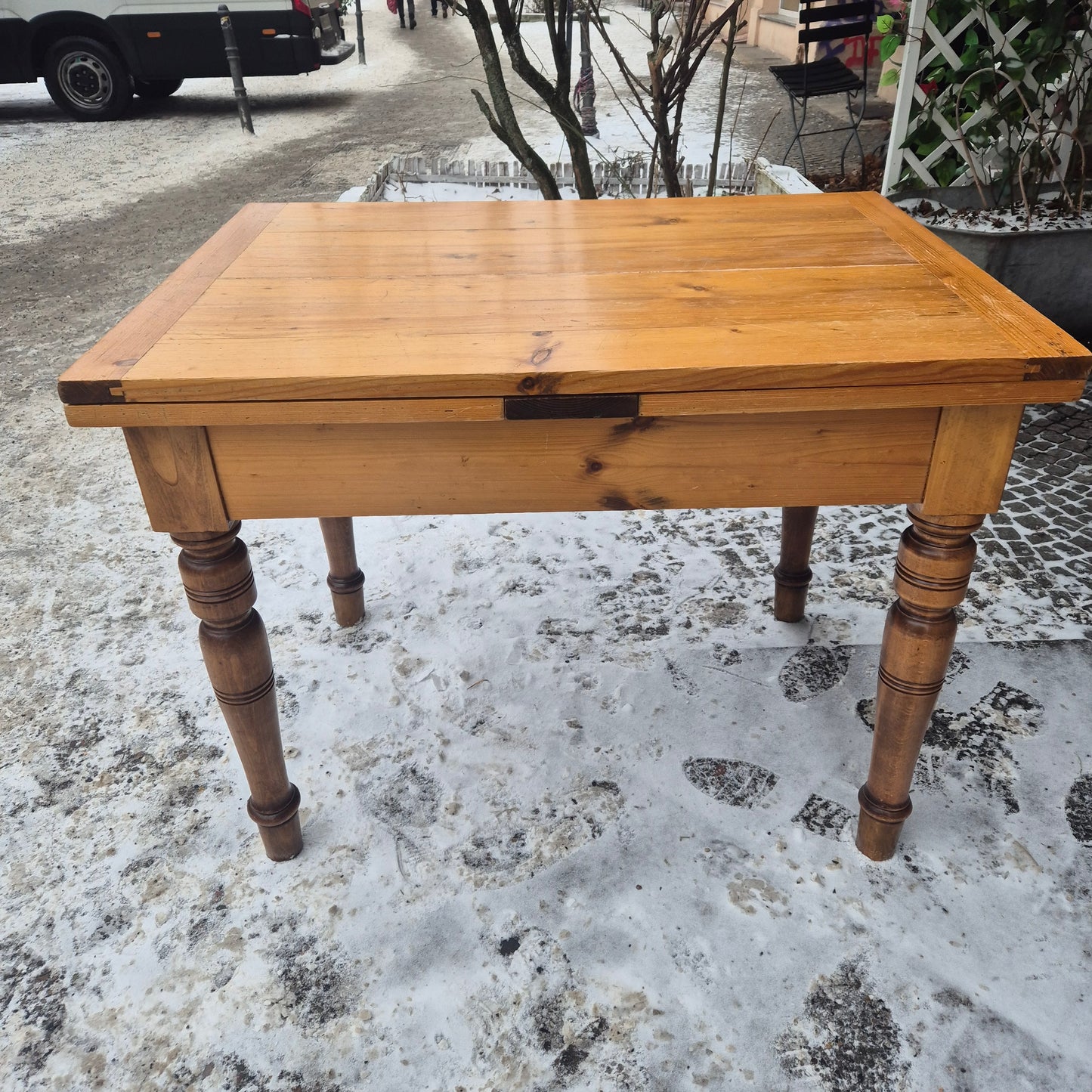 Antiker Gründerzeit Tisch - ausziehbar mit gedrechselten Füßen & Schublade