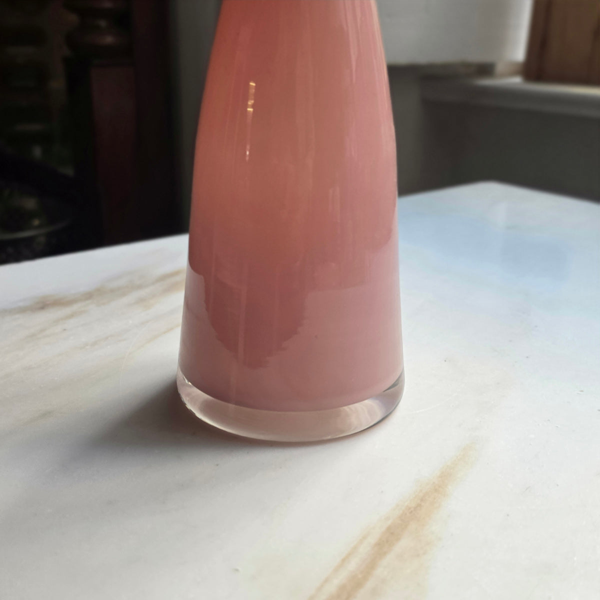Vintage Rosa Opalglas-Vase mit Glasschlaufen - Mundgeblasene Solifleur Vase im Mid-Century Stil