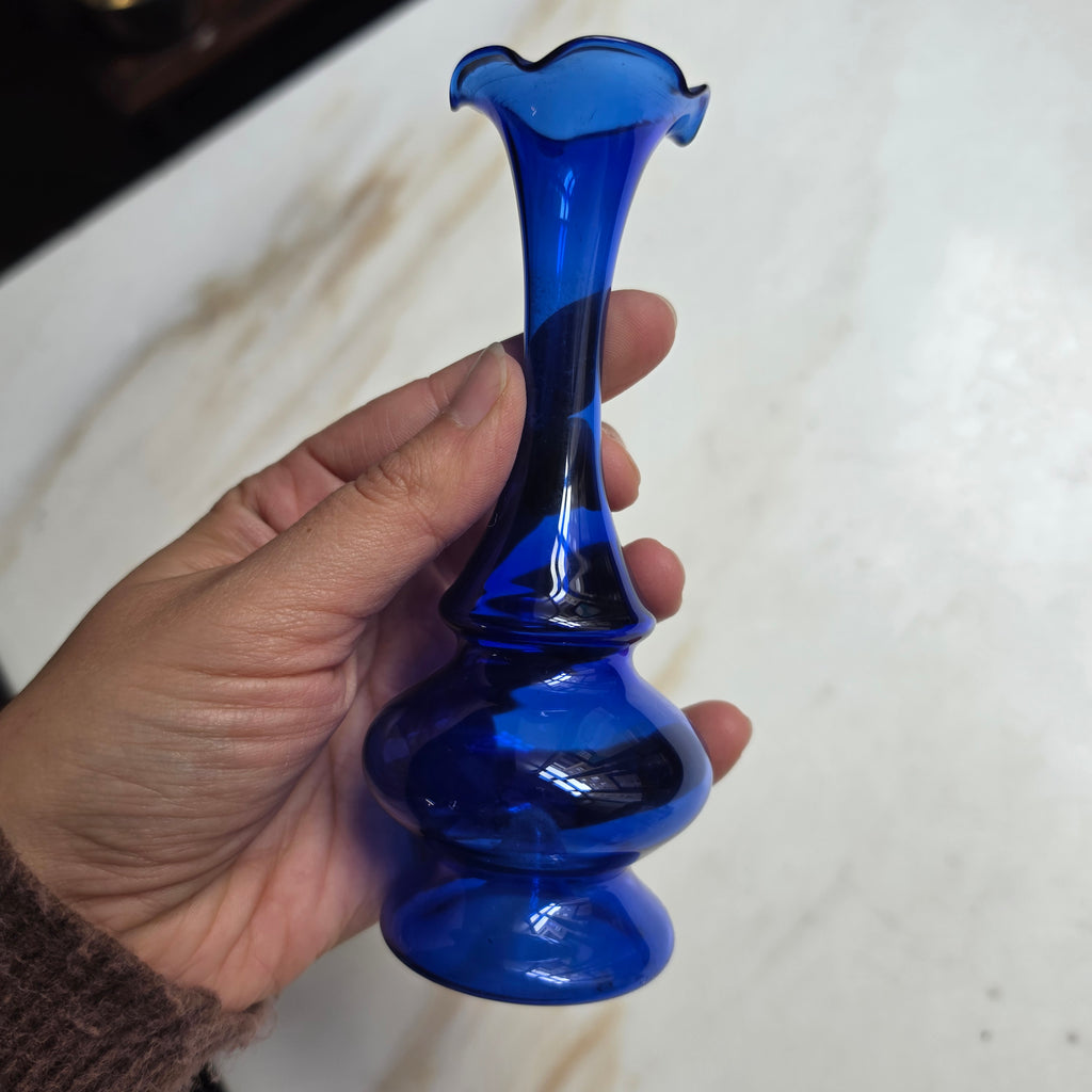Eleganter Vintage Solitär-Vase aus kobaltblauem Glas – Mundgeblasen mit gewelltem Rand