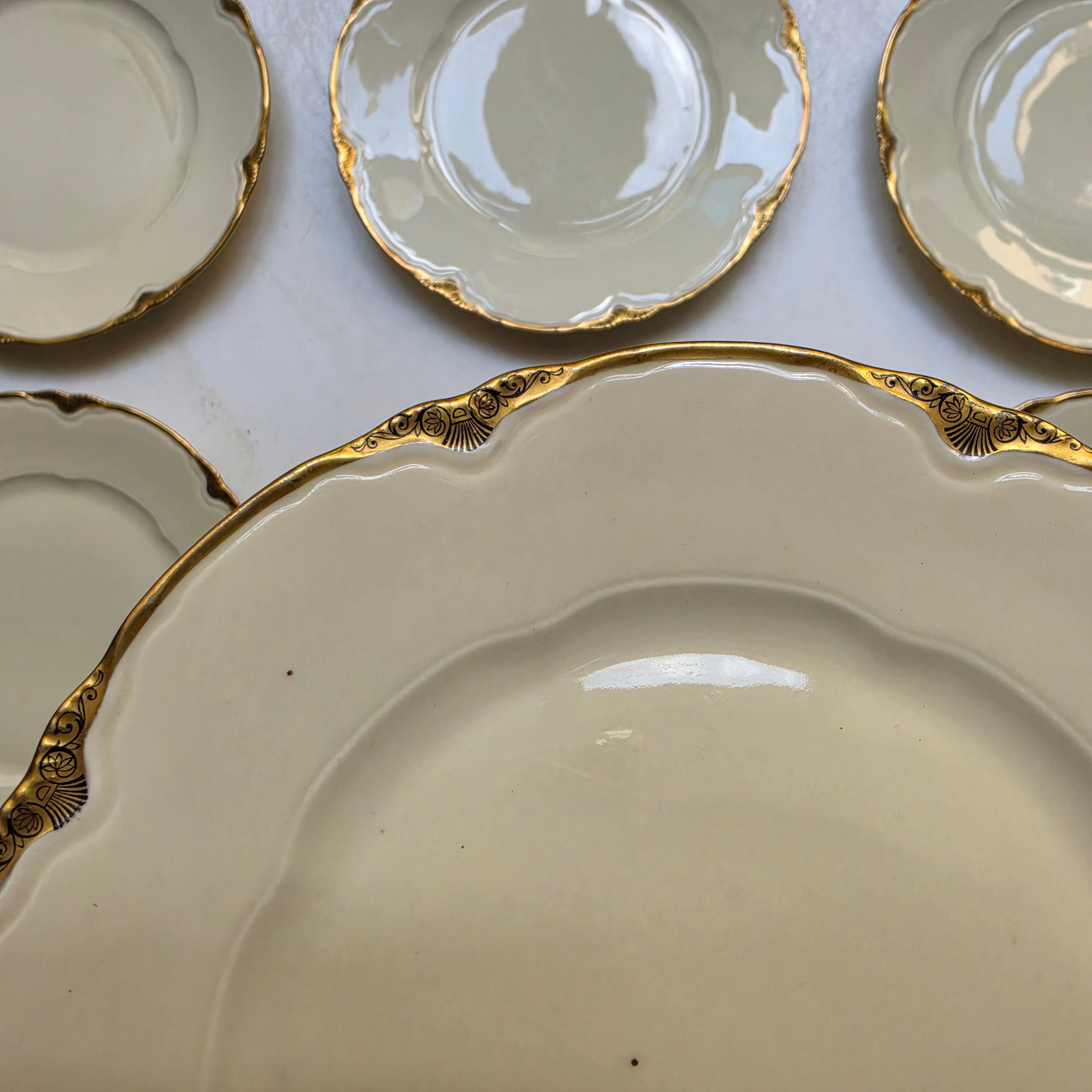 Antike Schönwald Porzellan-Essteller mit Goldrand & Muschelrelief (5er-Set) – Elfenbein/Creme (Kopie)