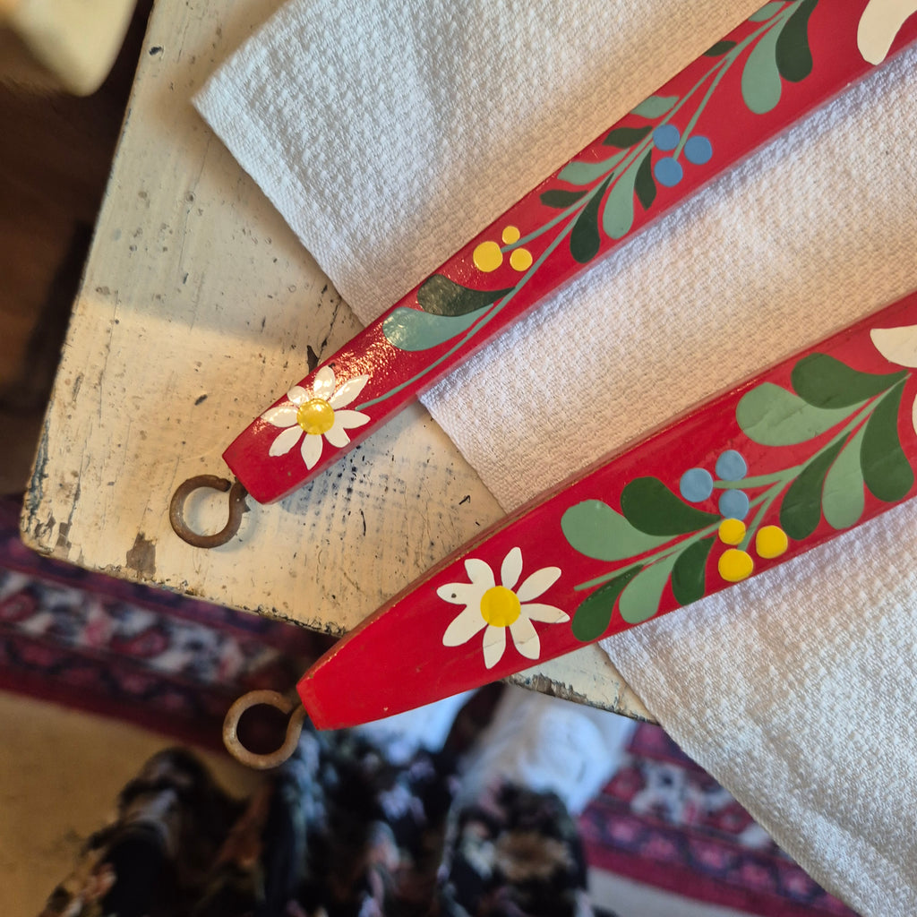 Vintage Deko Holzbesteck Löffel & Gabel für die Wand Küche handbemalt rot Blumenmalerei