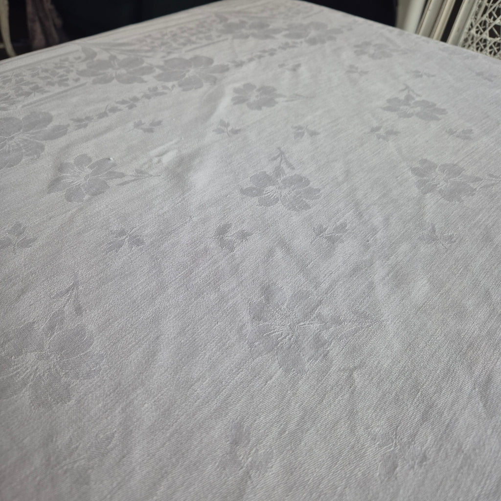 Vintage Tischdecke weiß 129x131cm Damast weiß Minimale Stockflecken