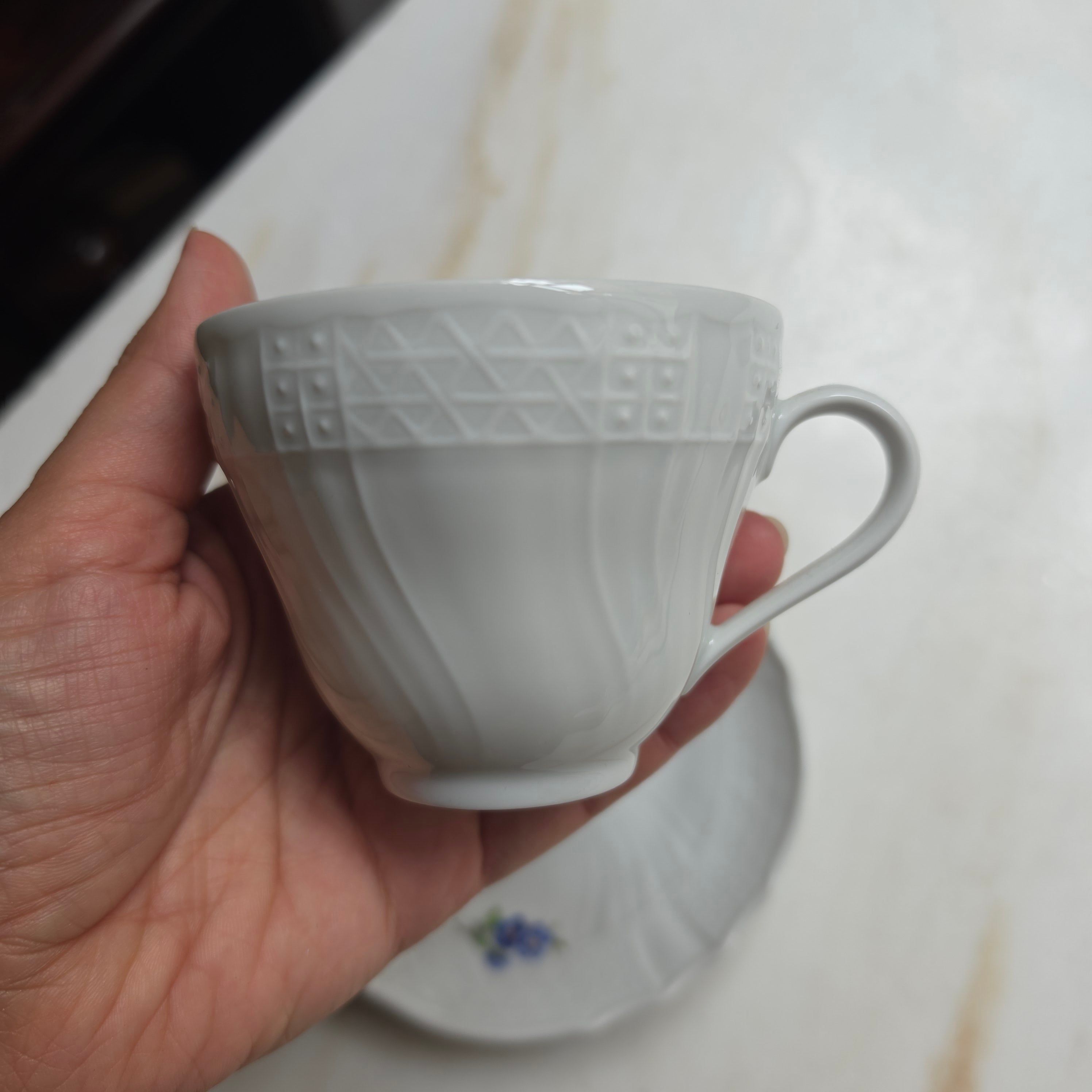 Vintage Hutschenreuther Dresden Kaffeetasse mit Untertasse – Feines Porzellan mit Blumendekor & Relief