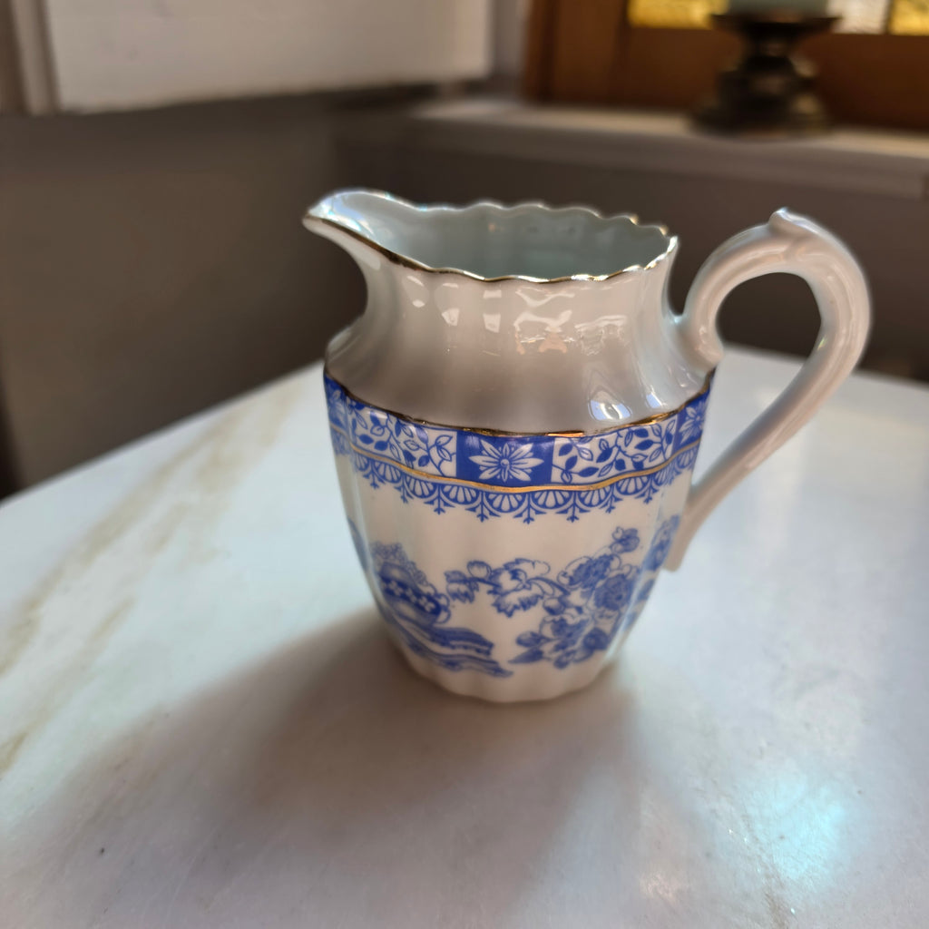 Vintage Porzellan-Milchkännchen „Blau China“ mit Goldrand & Blauem Dekor