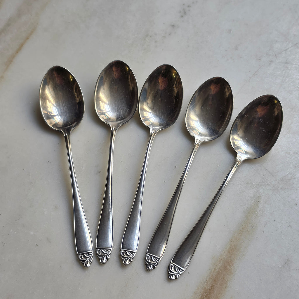 5er-Set Vintage Teelöffel / Kaffeelöffel mit elegantem Relief-Dekor